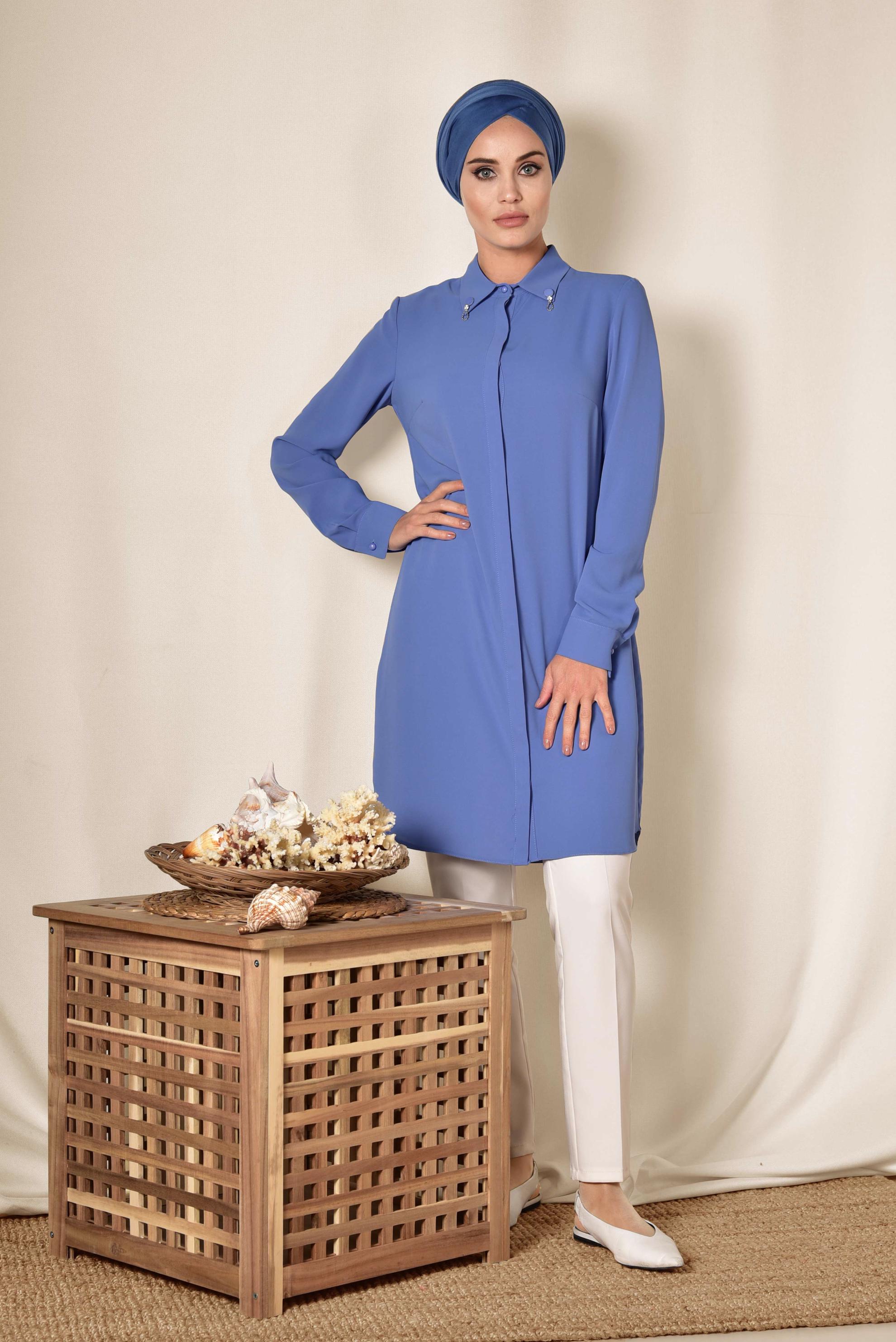 Tesettür giyim MAVİ YAKASI BROŞLU KLASİK TUNİK 4885
