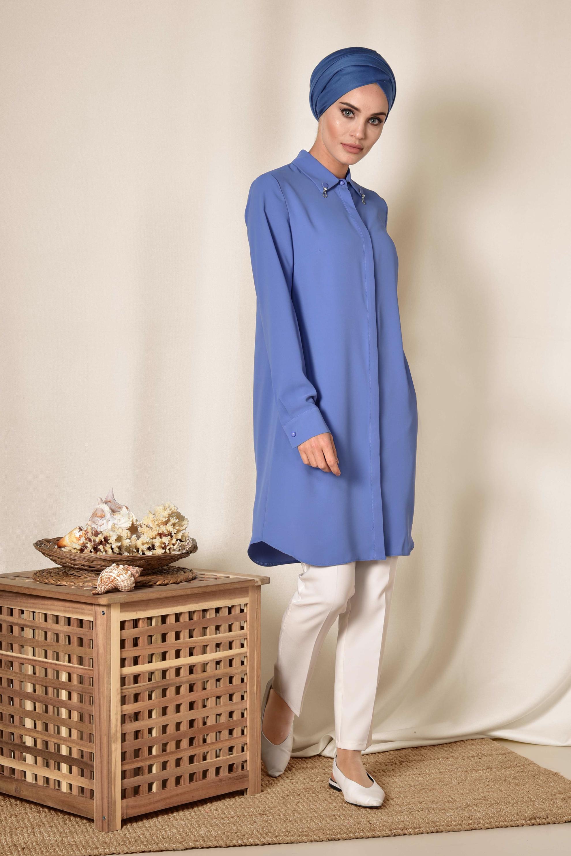Tesettür giyim MAVİ YAKASI BROŞLU KLASİK TUNİK 4885