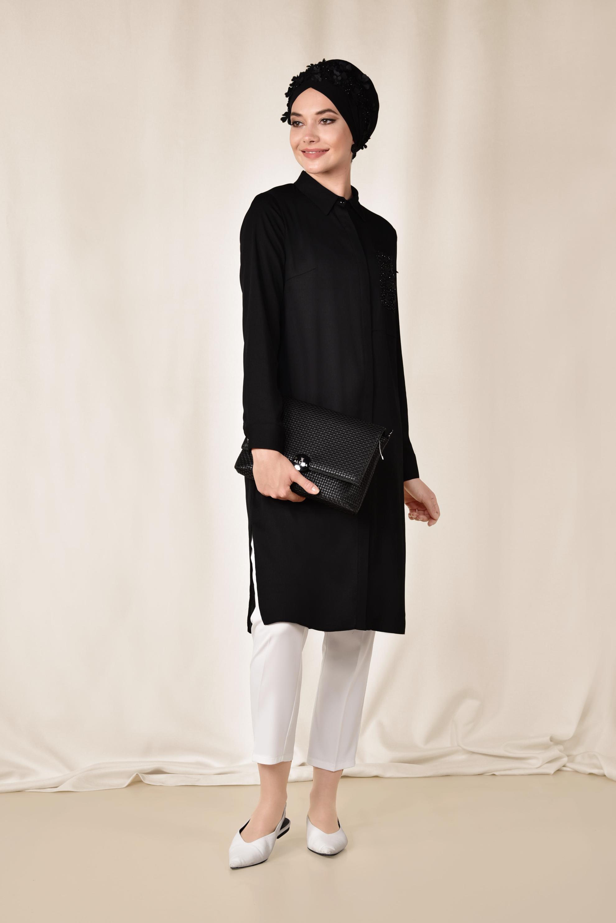 Tesettür giyim SİYAH CEBİ ÇİÇEK VE SİM DETAYLI TUNİK 4889