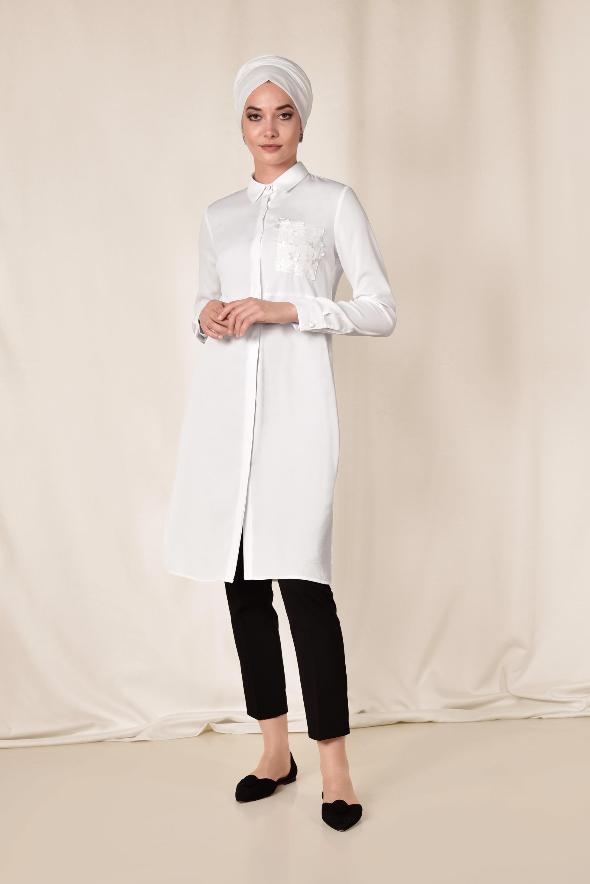 Tesettür giyim BEYAZ CEBİ ÇİÇEK VE SİM DETAYLI TUNİK 4889