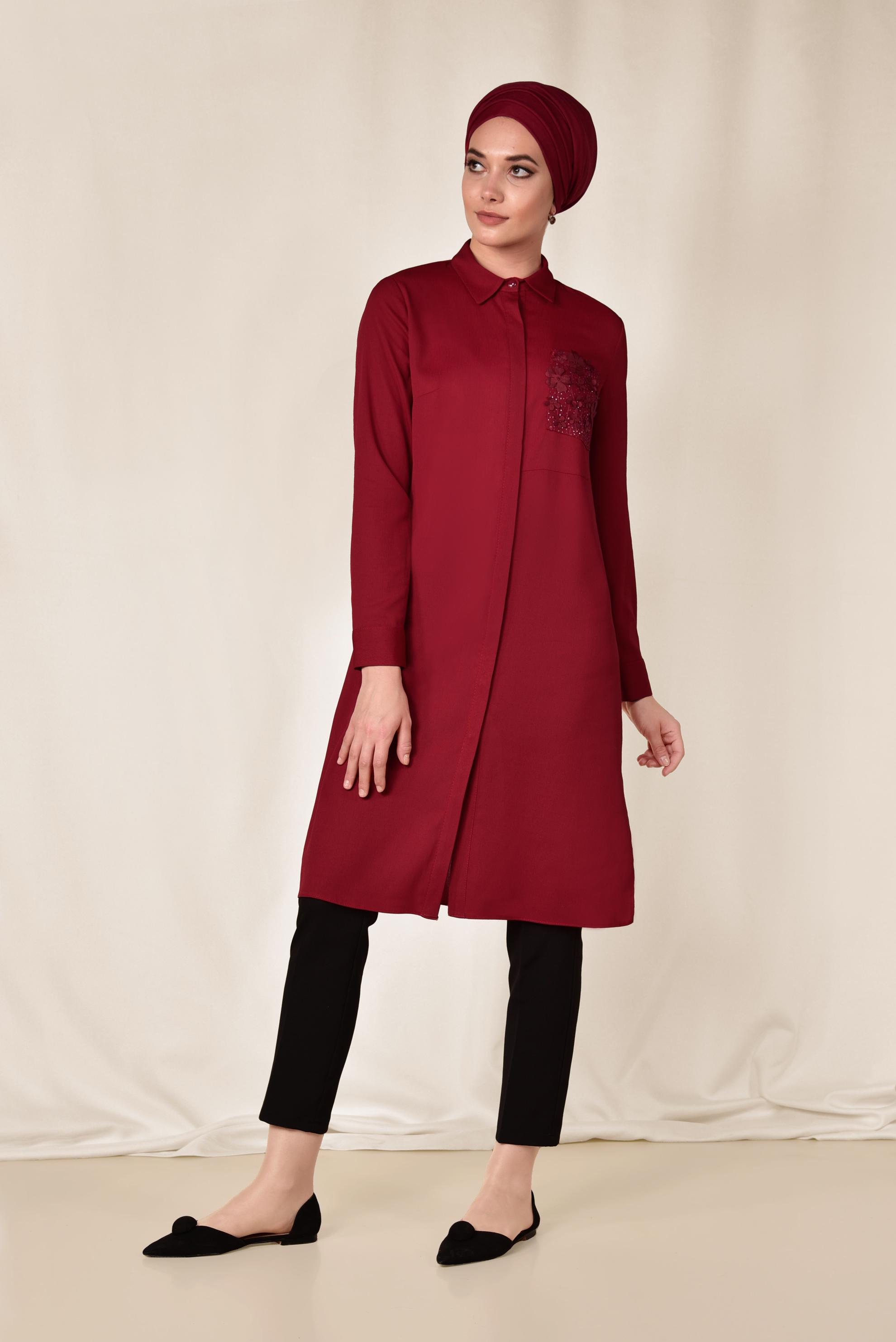 Tesettür giyim KIRMIZI CEBİ ÇİÇEK VE SİM DETAYLI TUNİK 4889