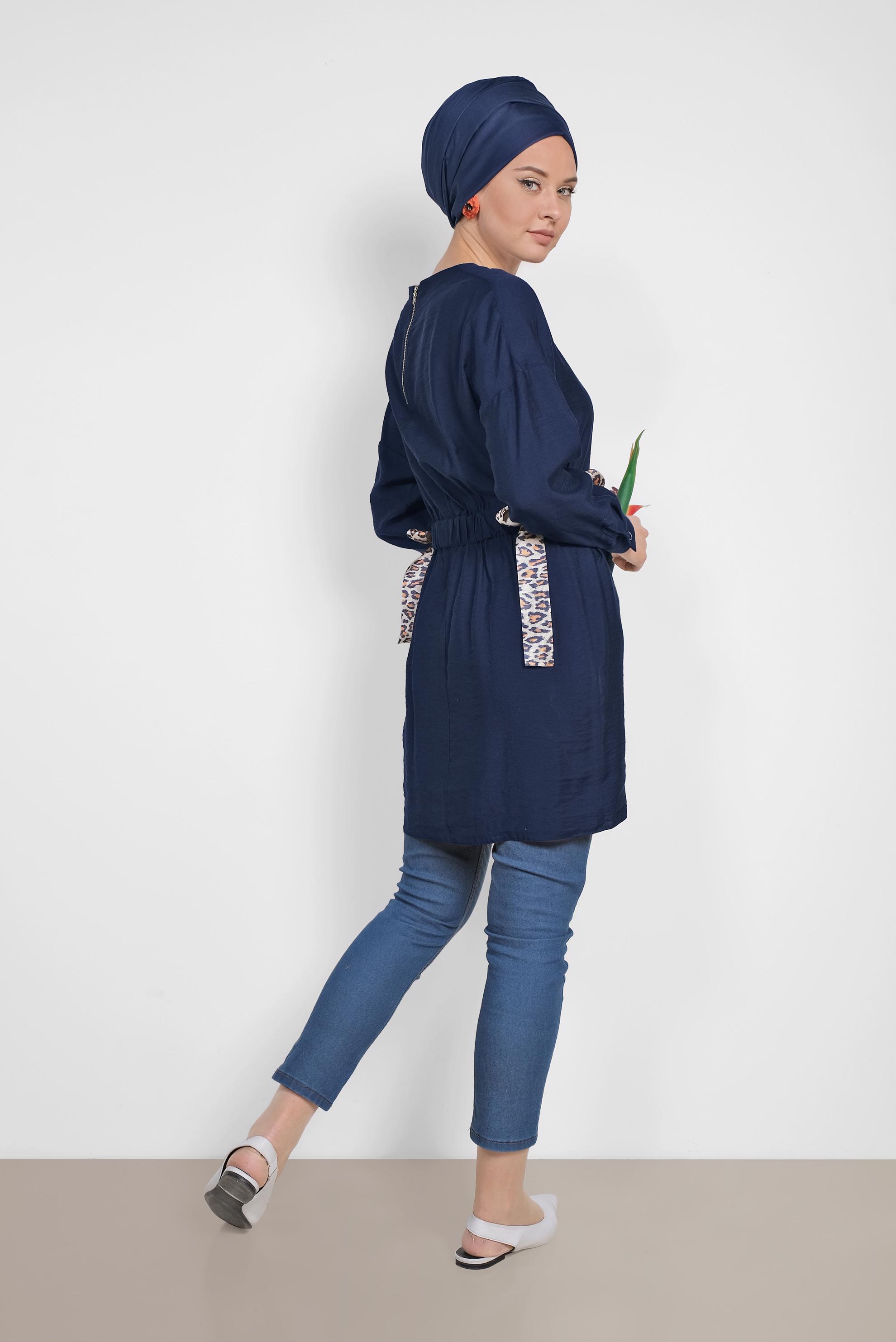 Tesettür giyim LACİVERT BELİ LEOPAR ŞERİT DETAYLI BÜZGÜLÜ TUNİK 4908 