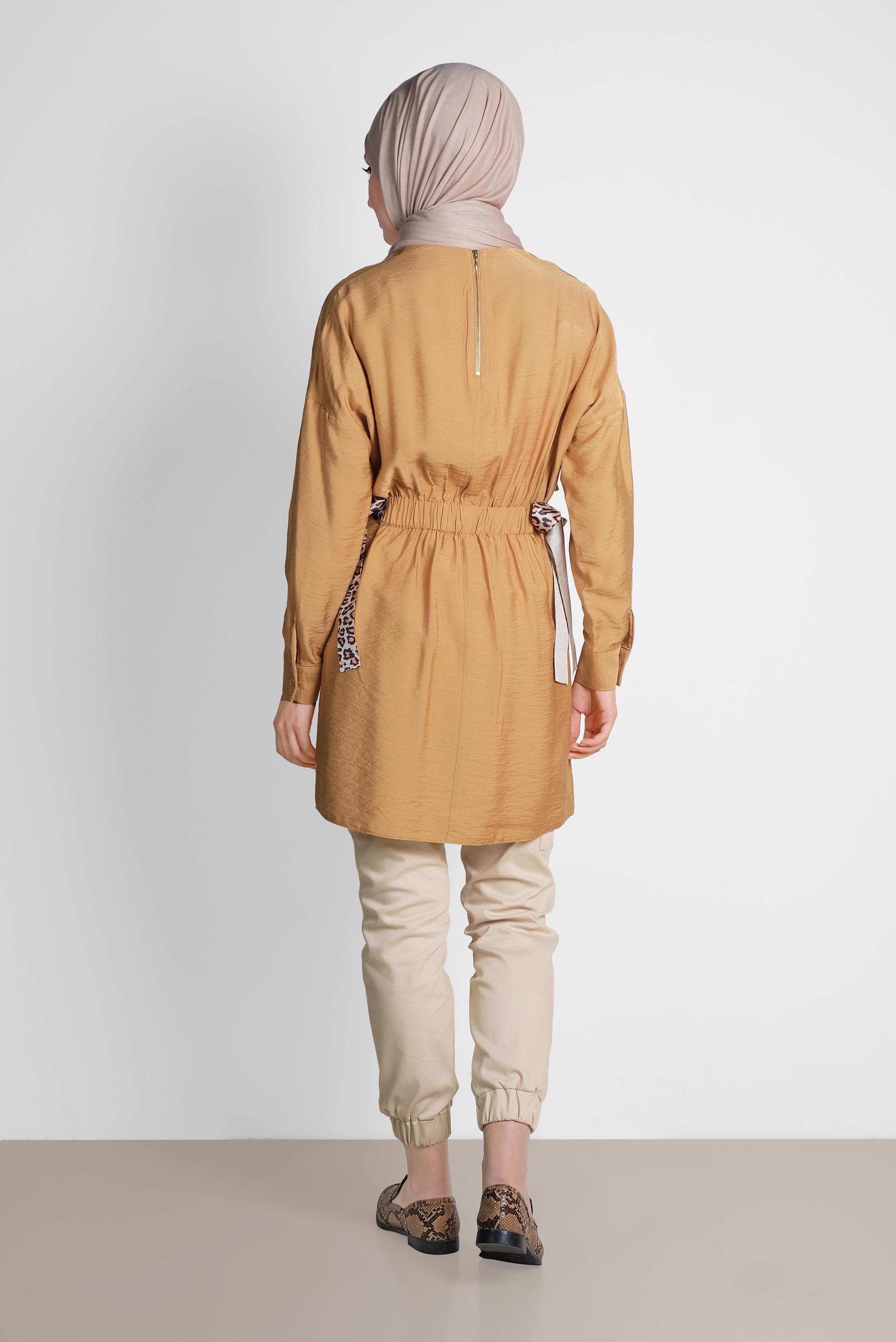 Tesettür giyim TABA BELİ LEOPAR ŞERİT DETAYLI BÜZGÜLÜ TUNİK 4908 