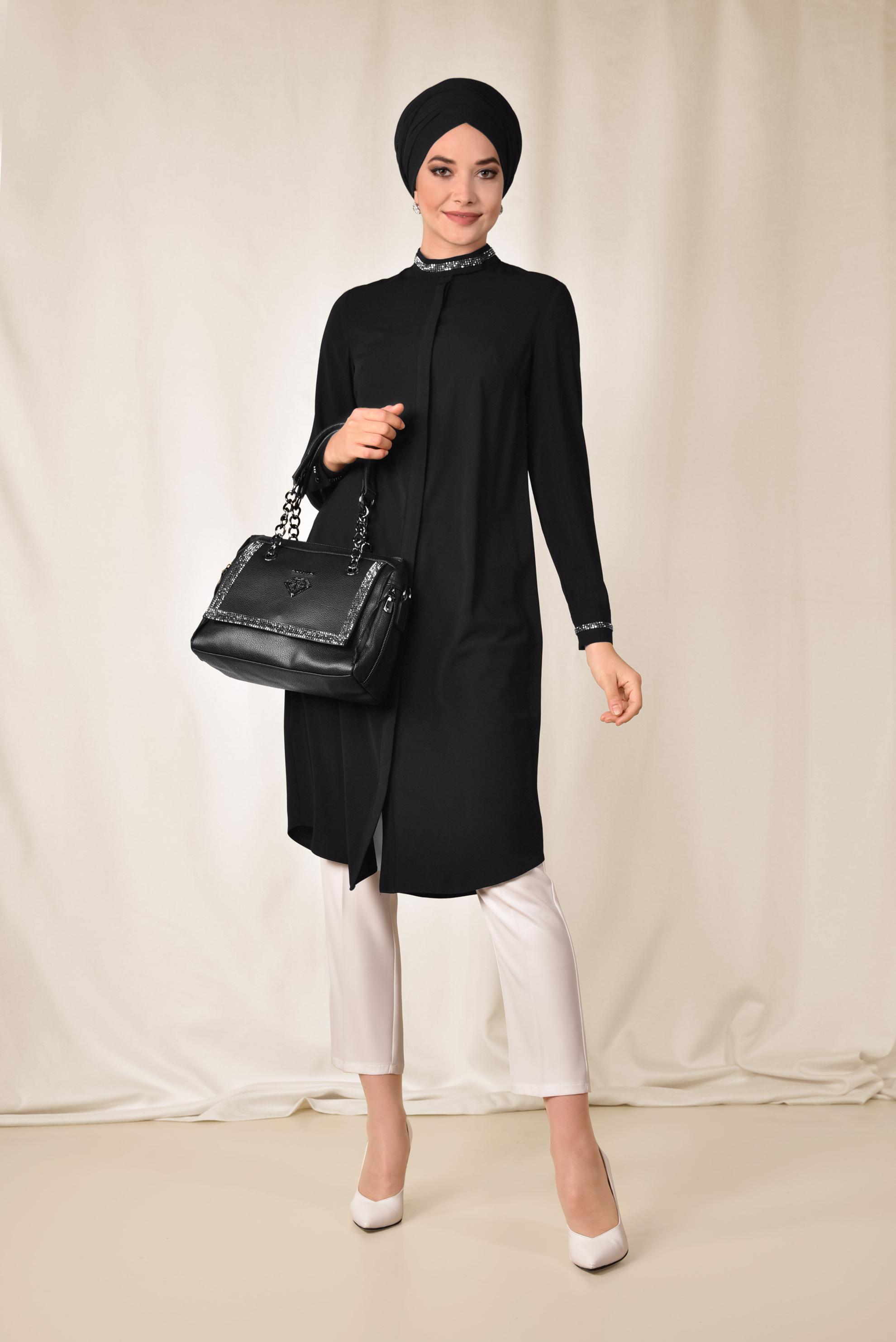 Tesettür giyim SİYAH MANŞETİ VE YAKASI TAŞLI TUNİK 4913