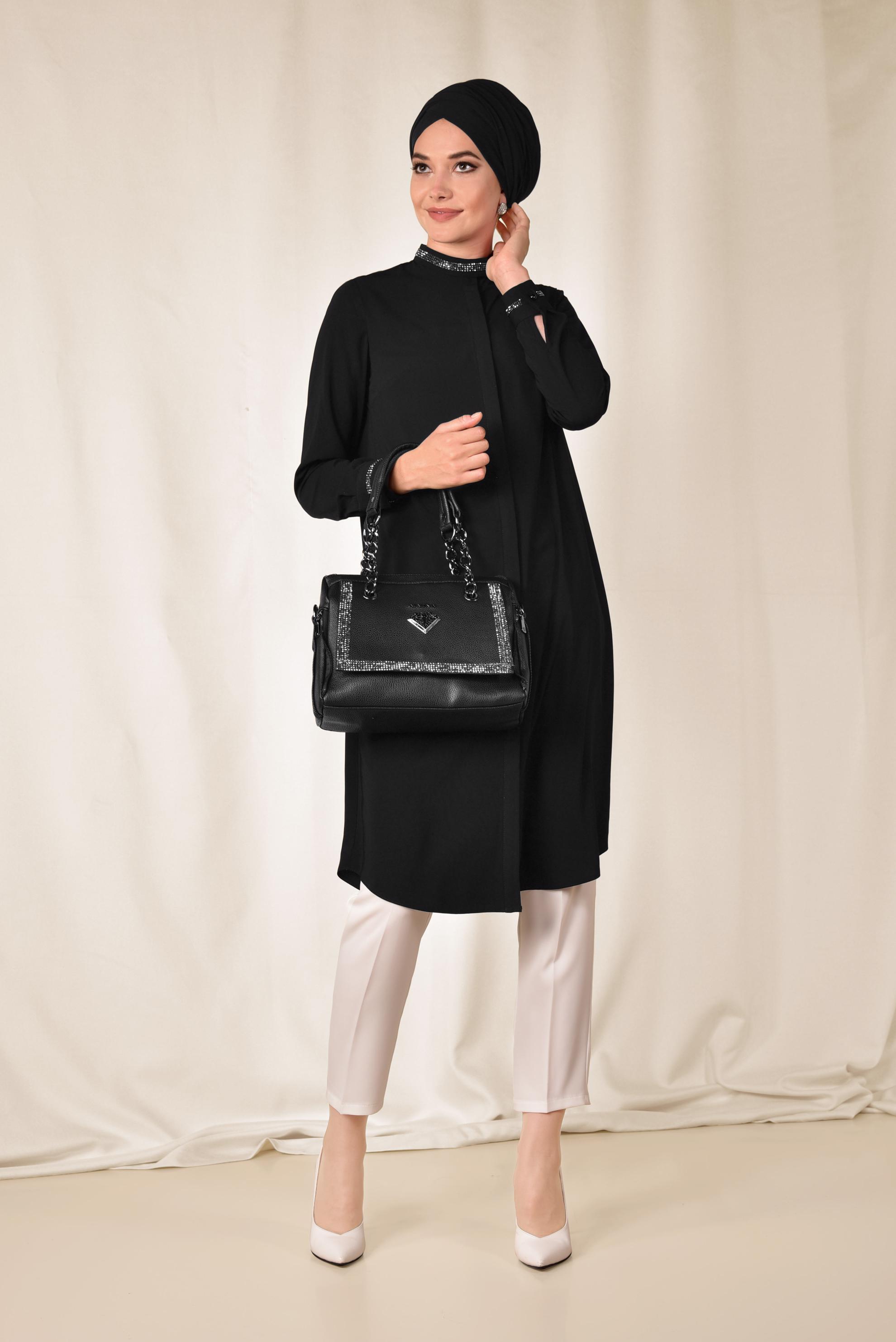 Tesettür giyim SİYAH MANŞETİ VE YAKASI TAŞLI TUNİK 4913