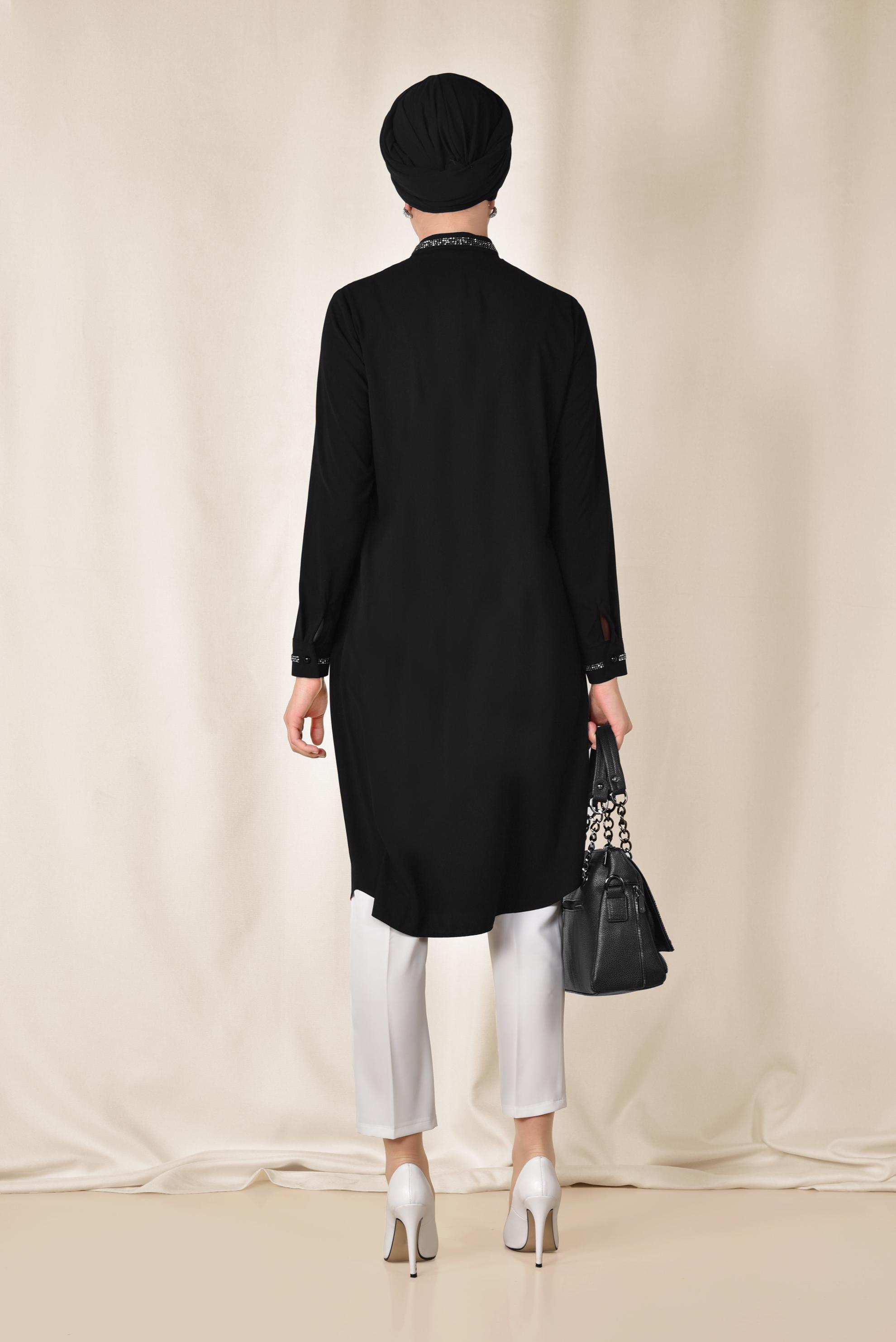 Tesettür giyim SİYAH MANŞETİ VE YAKASI TAŞLI TUNİK 4913