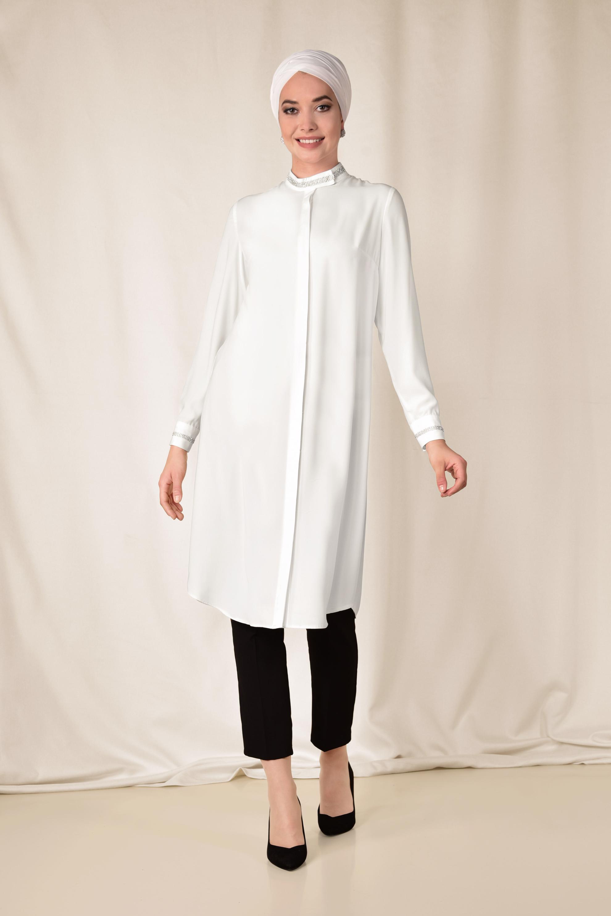 Tesettür giyim BEYAZ MANŞETİ VE YAKASI TAŞLI TUNİK 4913