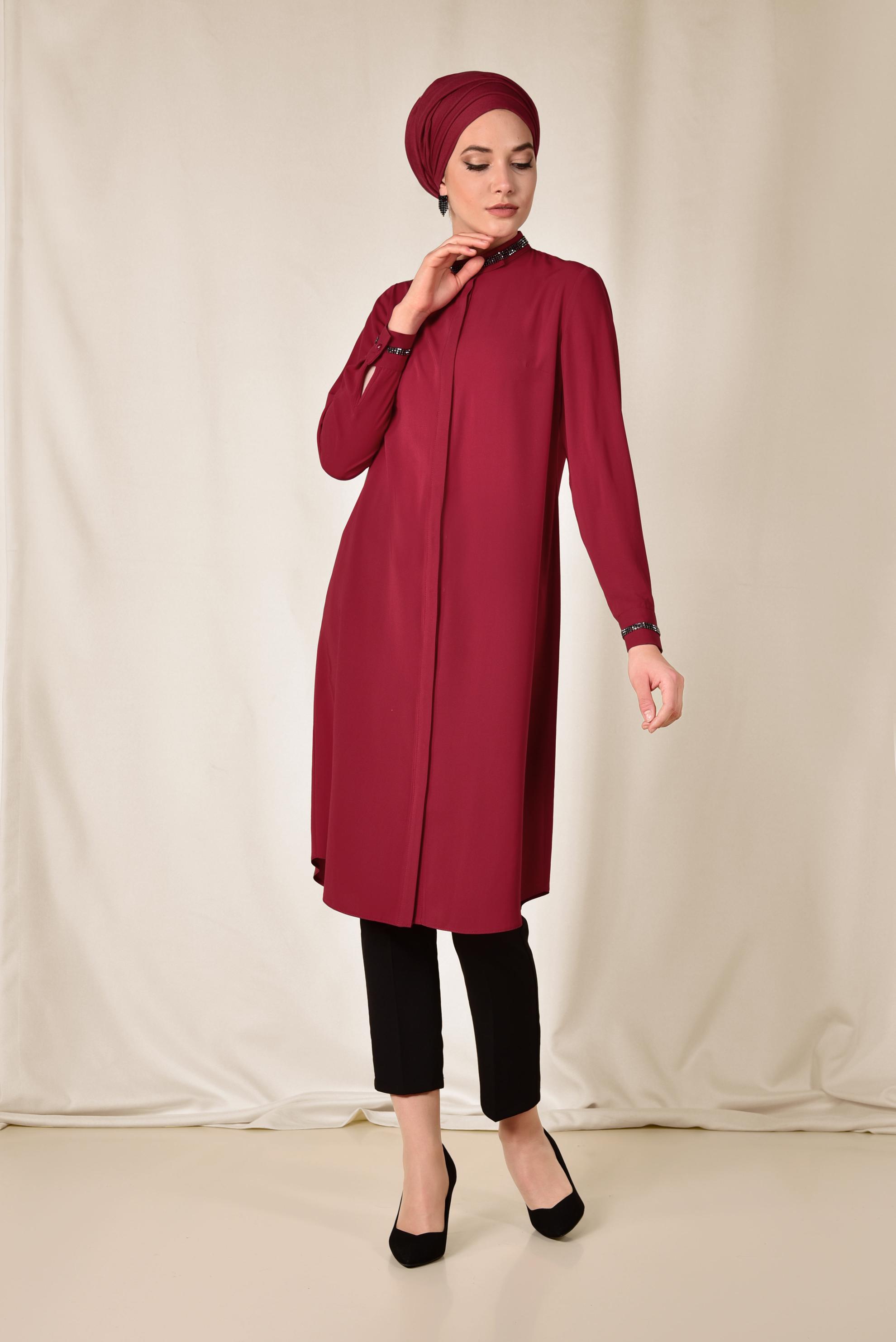 Tesettür giyim BORDO MANŞETİ VE YAKASI TAŞLI TUNİK 4913