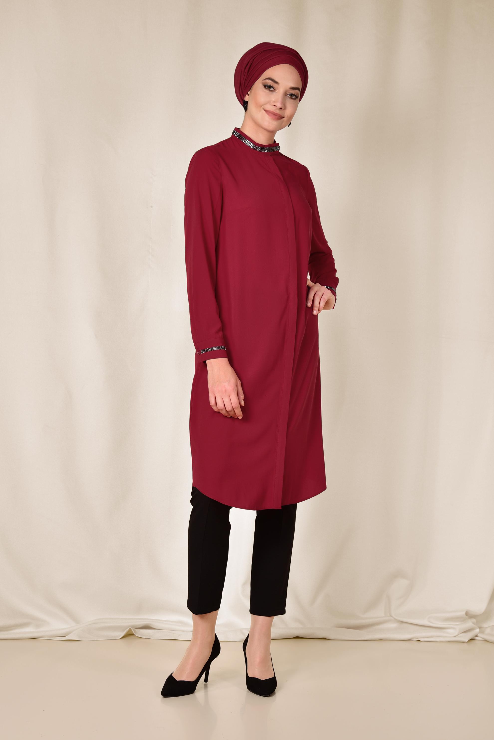 Tesettür giyim BORDO MANŞETİ VE YAKASI TAŞLI TUNİK 4913