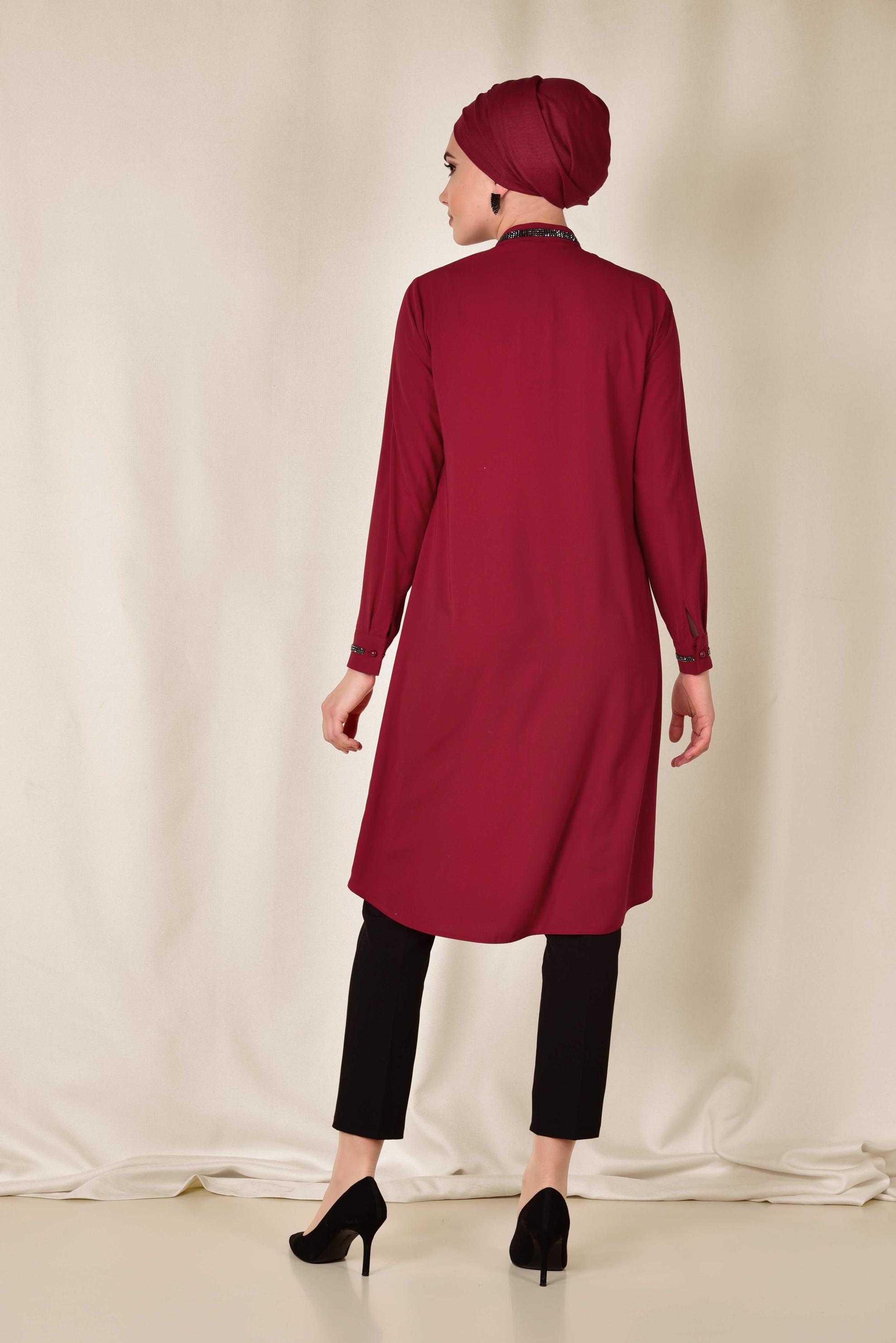 Tesettür giyim BORDO MANŞETİ VE YAKASI TAŞLI TUNİK 4913