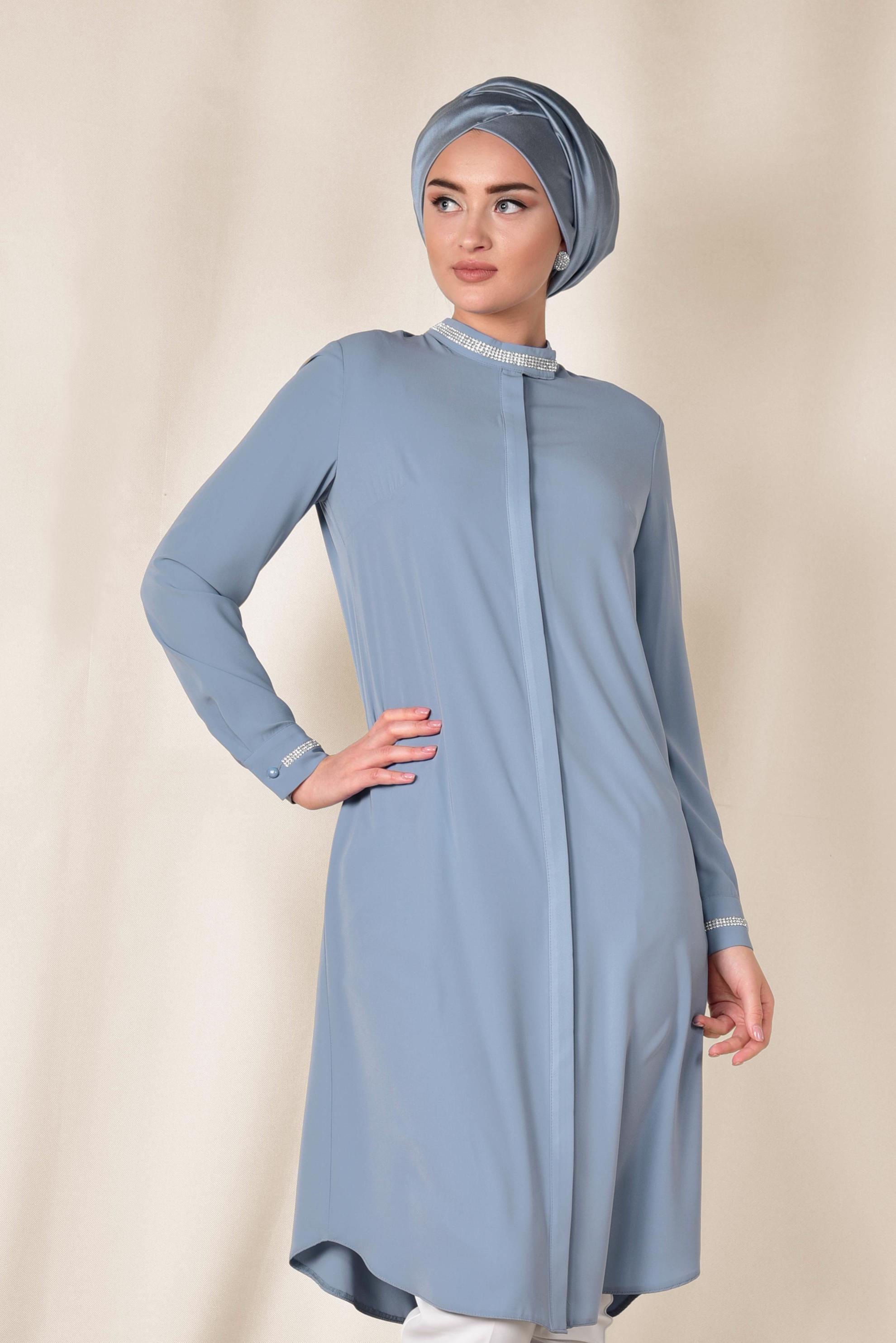 Tesettür giyim MAVİ MANŞETİ VE YAKASI TAŞLI TUNİK 4913