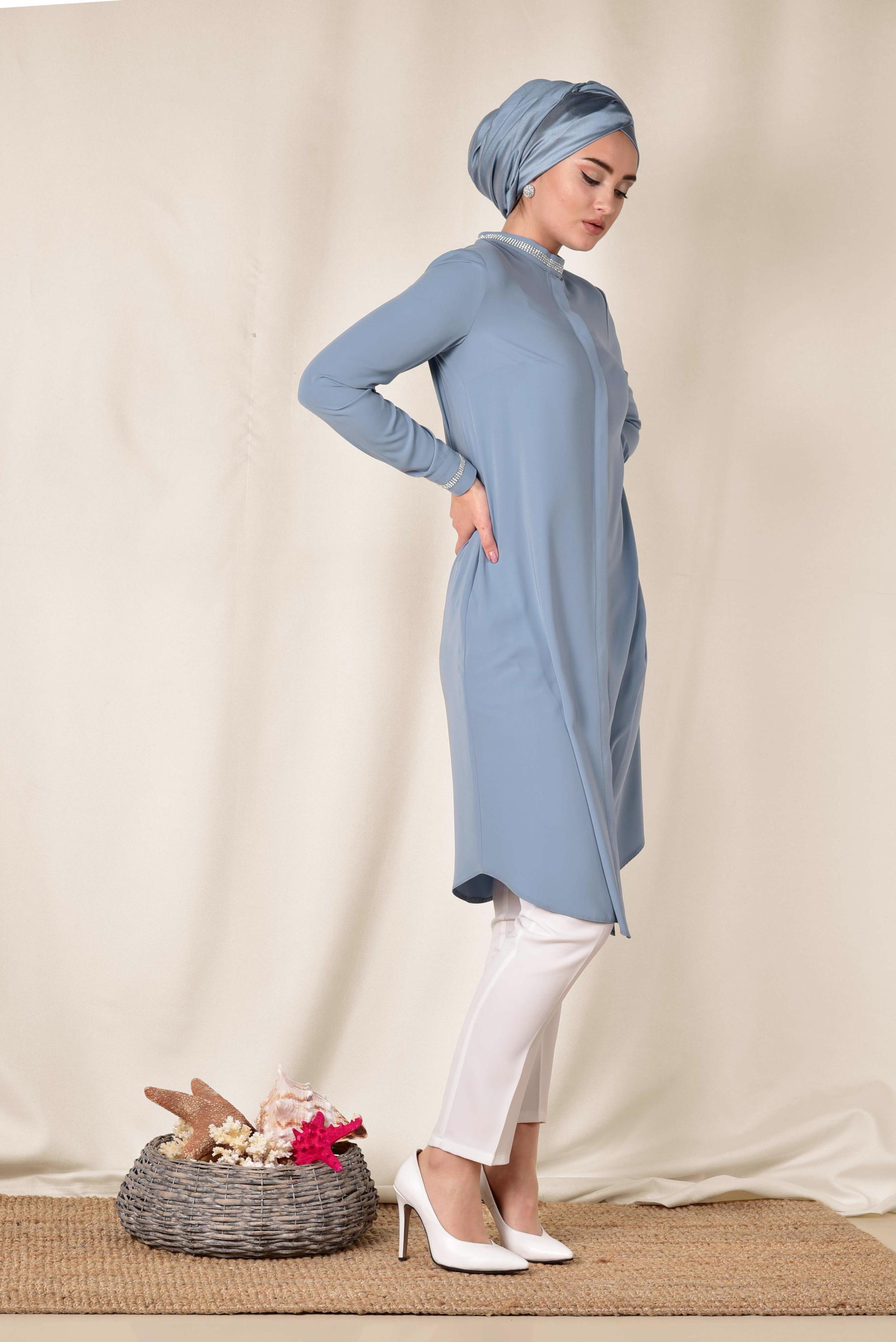 Tesettür giyim MAVİ MANŞETİ VE YAKASI TAŞLI TUNİK 4913