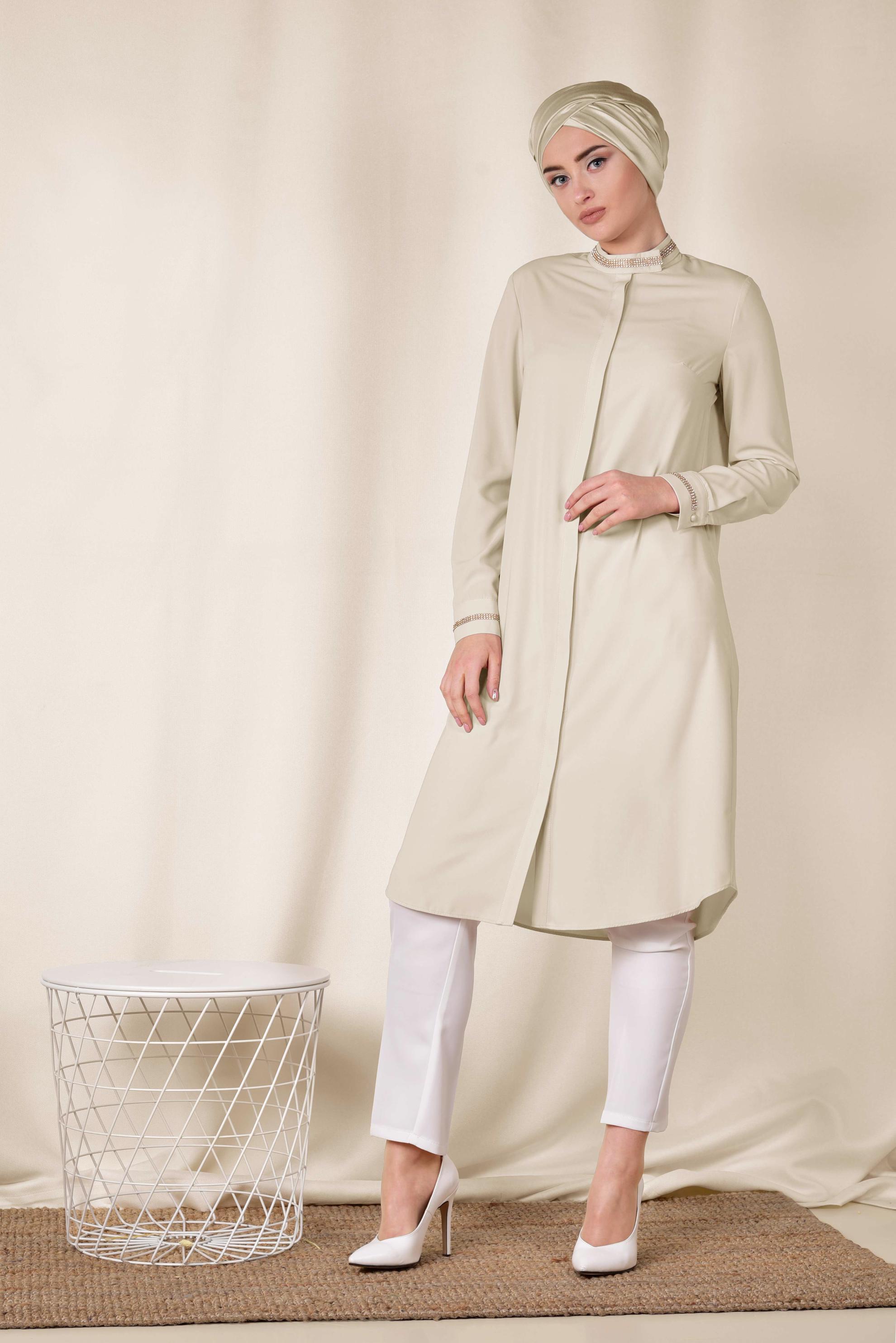 Tesettür giyim EKRU MANŞETİ VE YAKASI TAŞLI TUNİK 4913