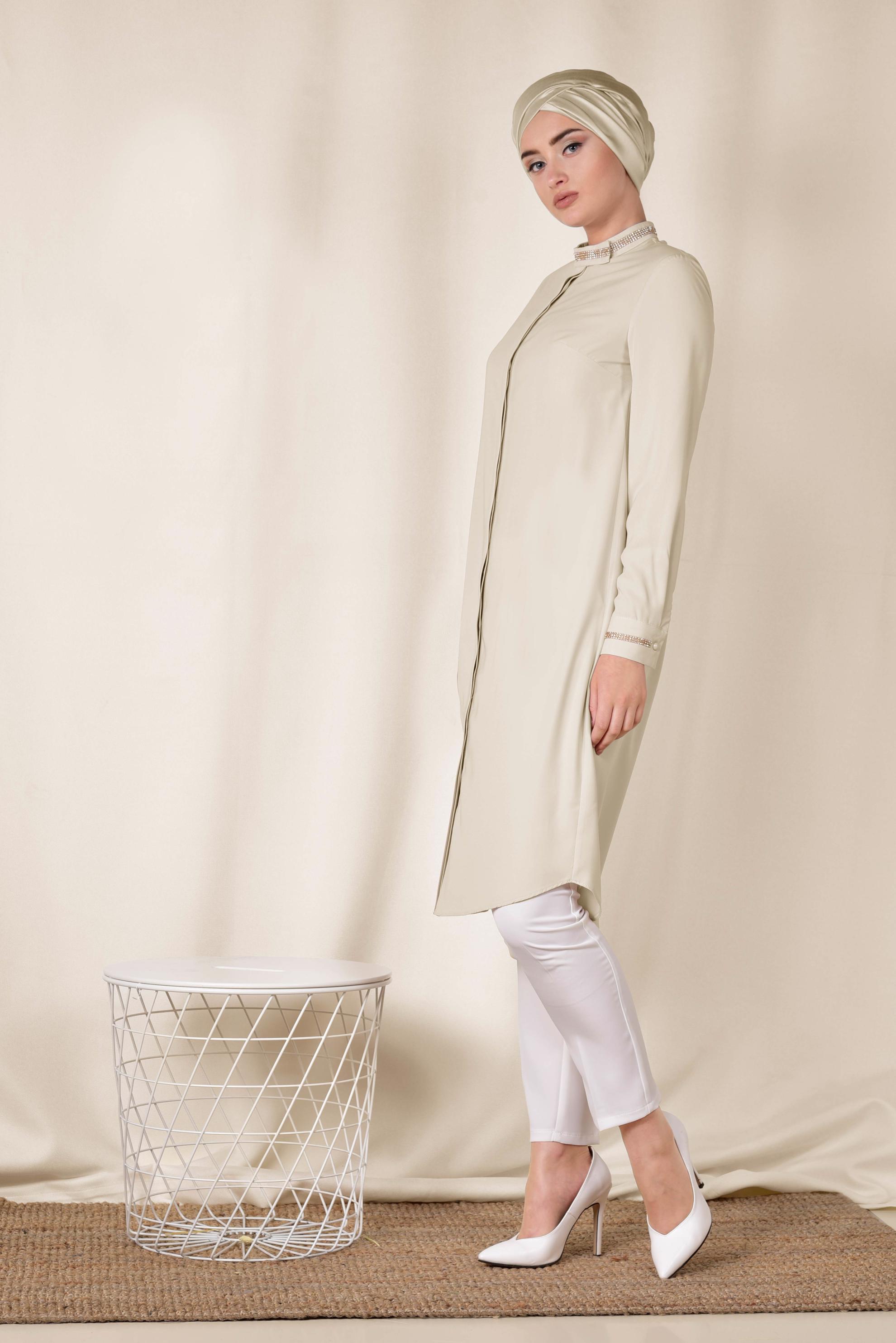 Tesettür giyim EKRU MANŞETİ VE YAKASI TAŞLI TUNİK 4913