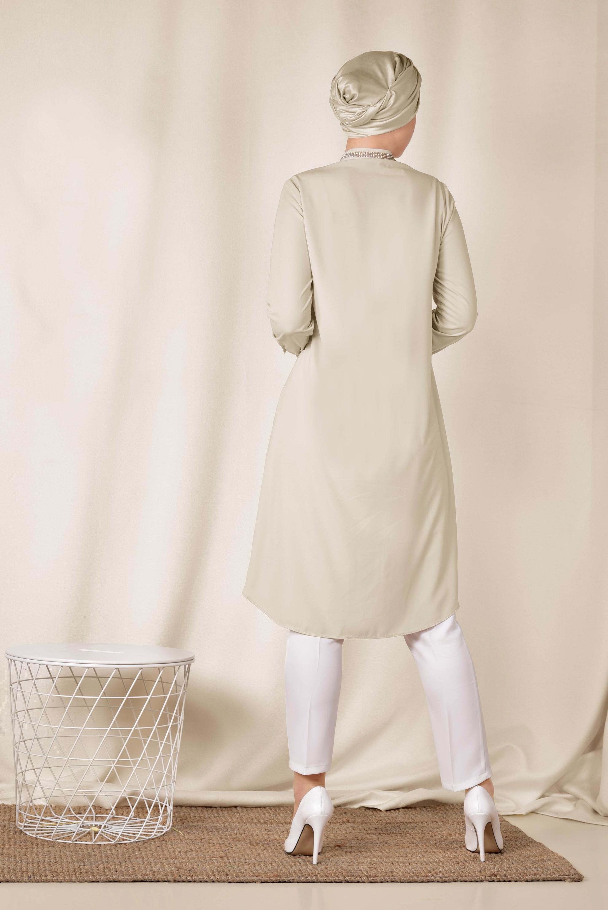 Tesettür giyim EKRU MANŞETİ VE YAKASI TAŞLI TUNİK 4913