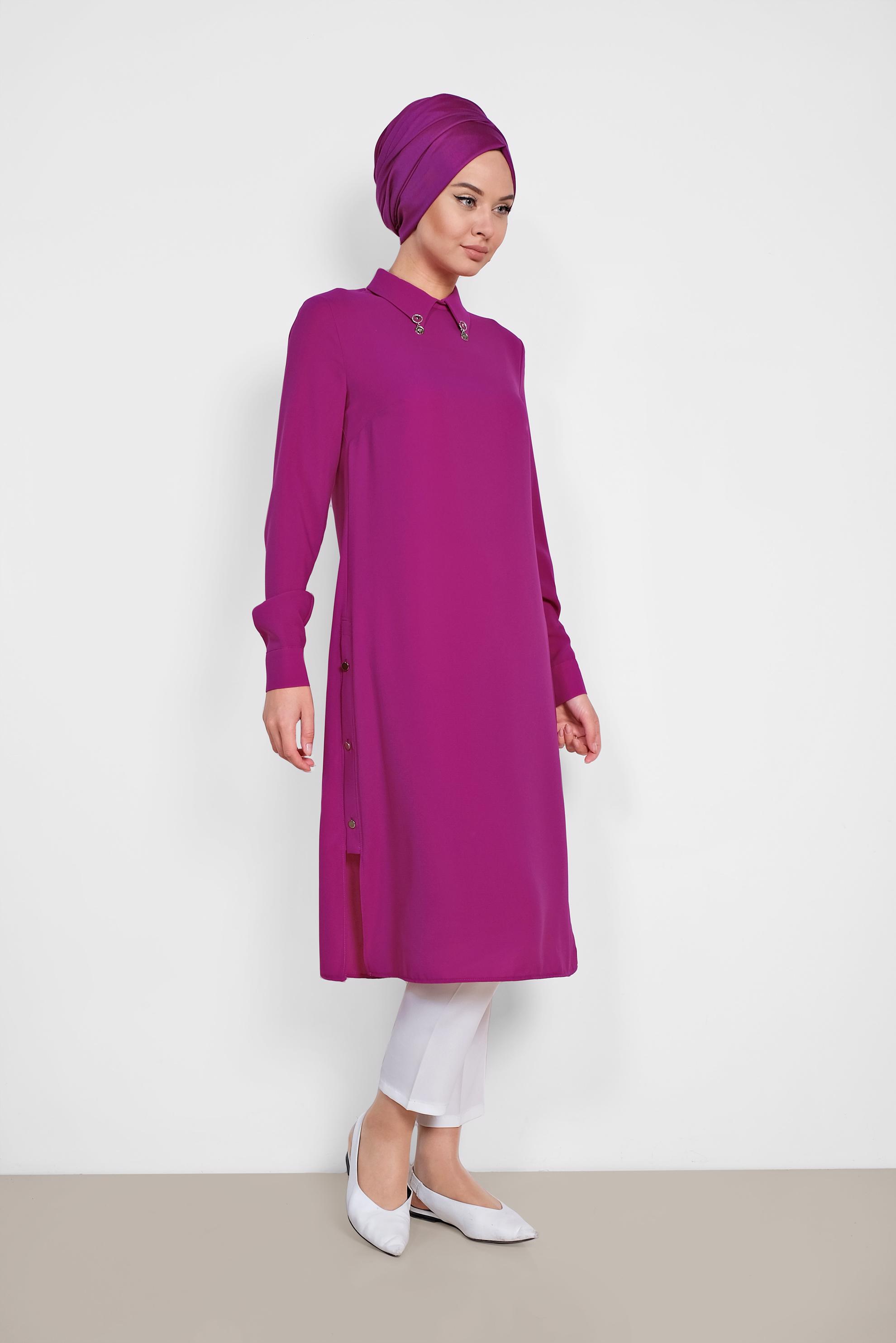 Tesettür giyim MOR YAKASI BROŞLU YANLARI DÜĞMELİ TUNİK 4914