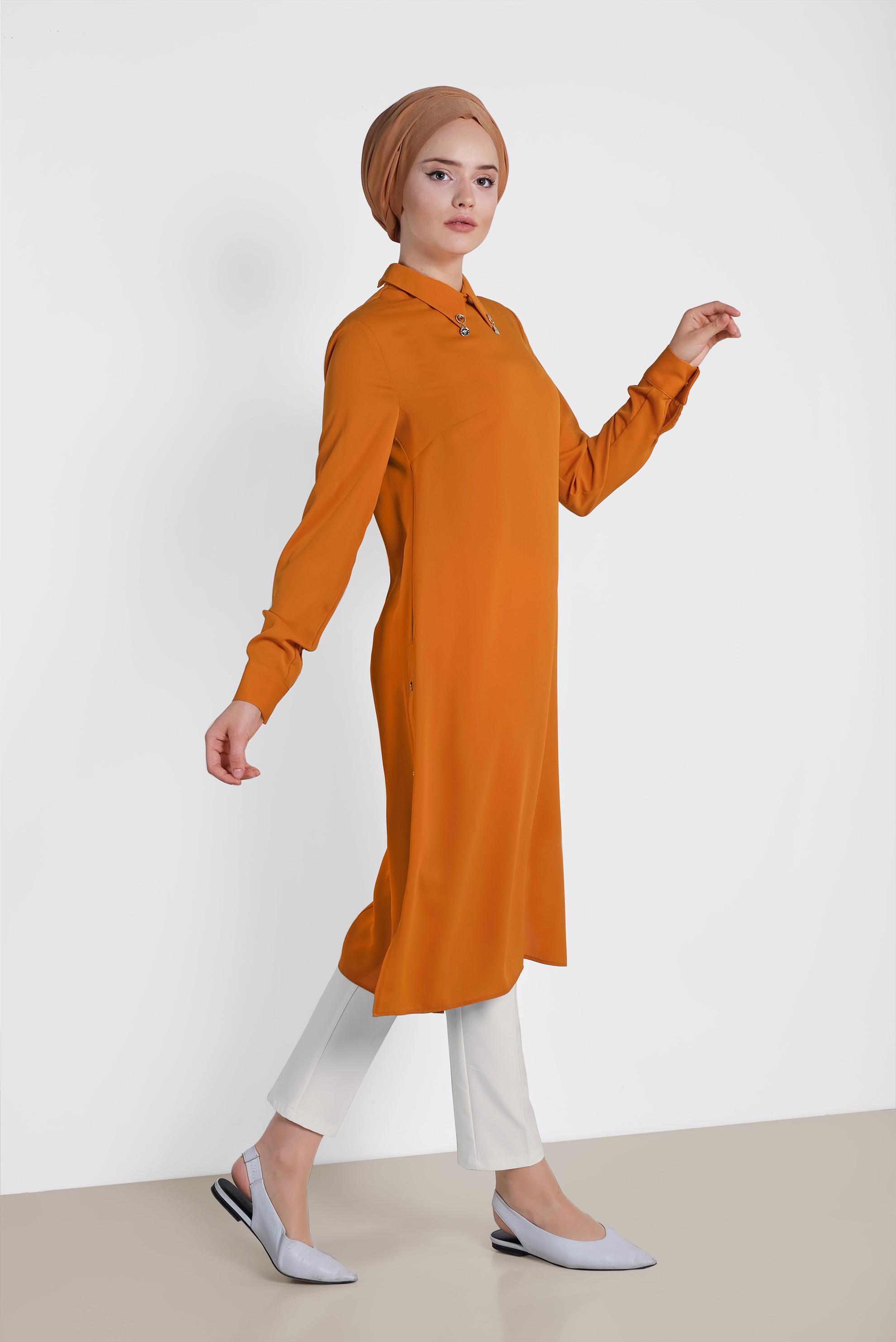 Tesettür giyim TURUNCU YAKASI BROŞLU YANLARI DÜĞMELİ TUNİK 4914