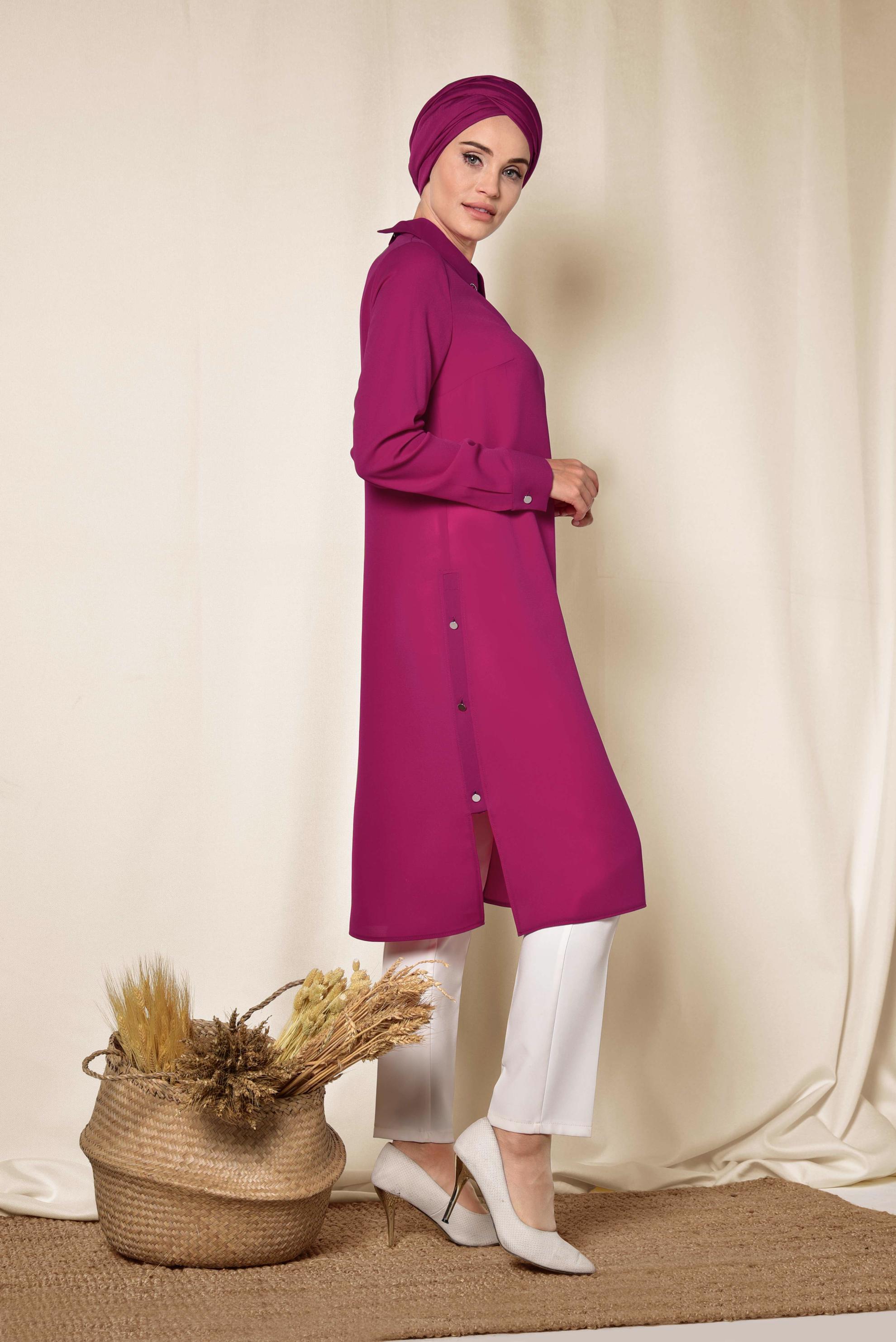 Tesettür giyim FUŞYA YAKASI BROŞLU YANLARI DÜĞMELİ TUNİK 4914