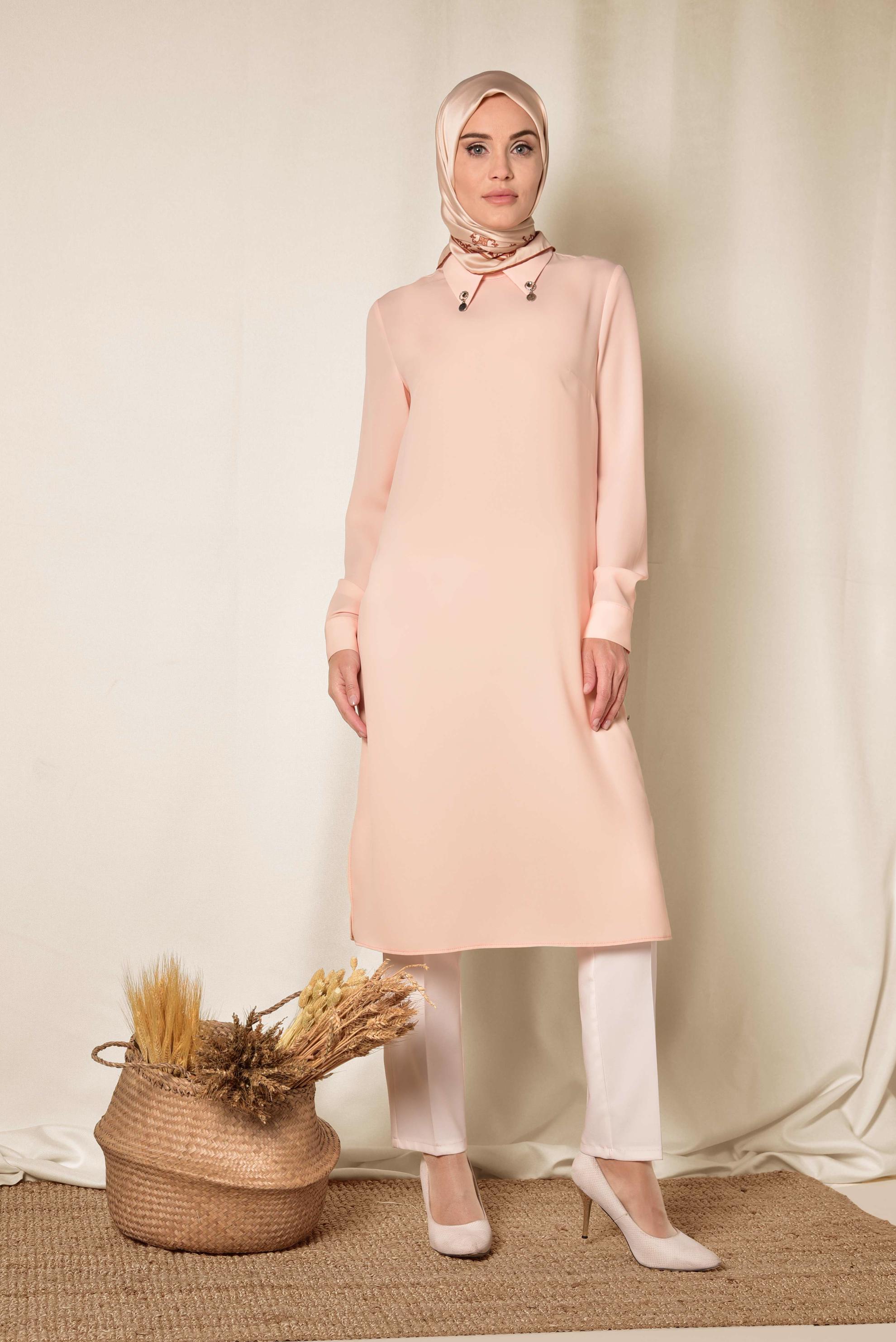 Tesettür giyim PUDRA YAKASI BROŞLU YANLARI DÜĞMELİ TUNİK 4914