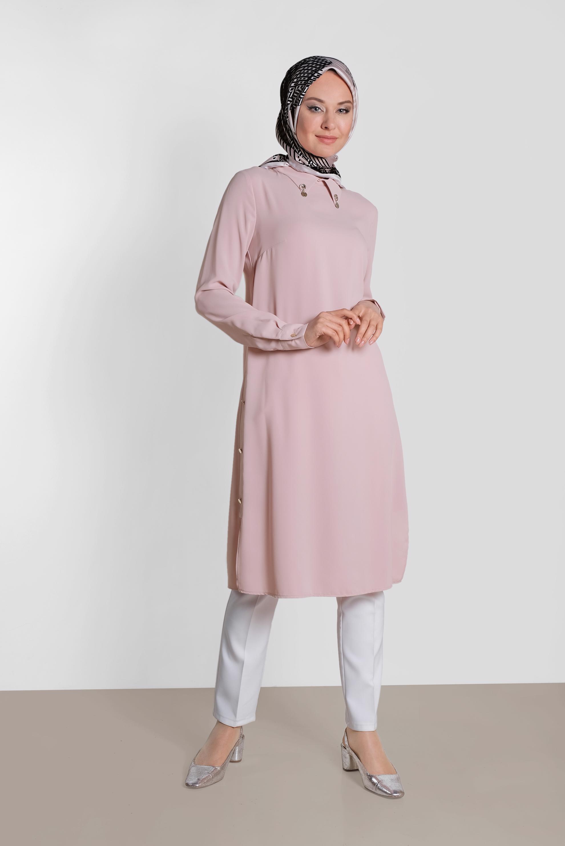Tesettür giyim PUDRA YAKASI BROŞLU YANLARI DÜĞMELİ TUNİK 4914