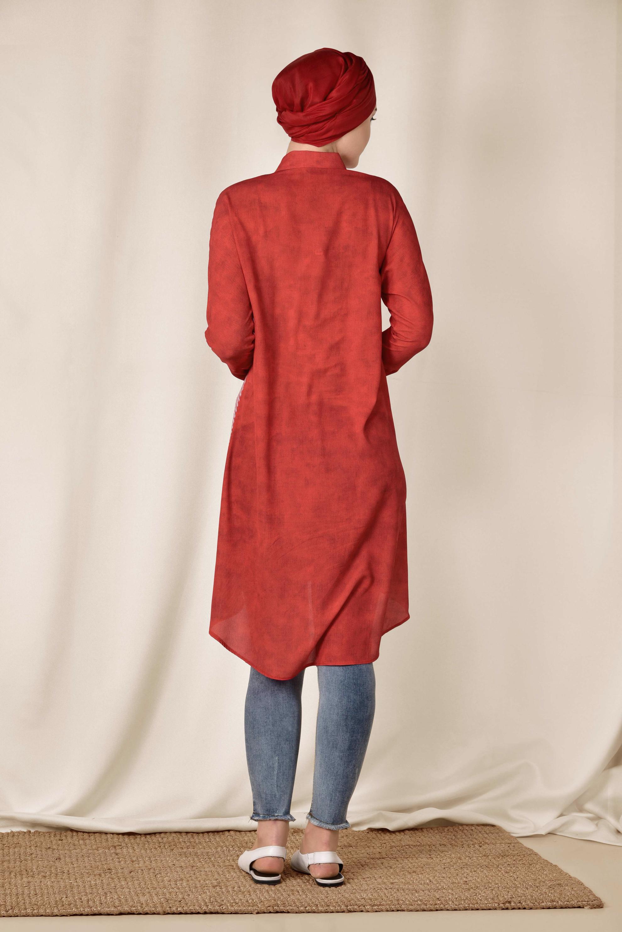 Tesettür giyim KIRMIZI TEK TARAFI ÇİZGİ DESENLİ TUNİK 4935