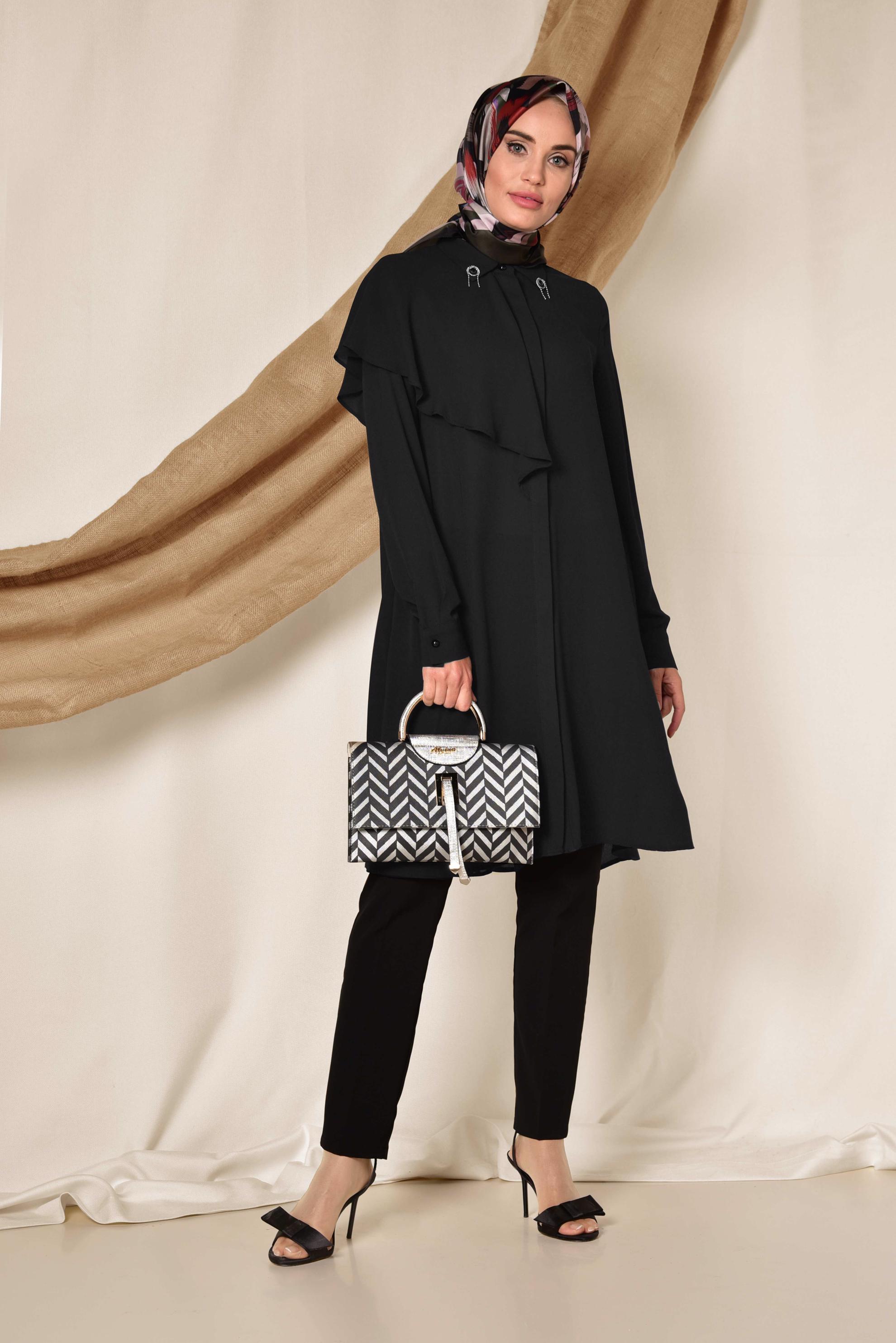 Tesettür giyim SİYAH YAKASI BROŞLU VOLAN DETAYLI TUNİK 4939