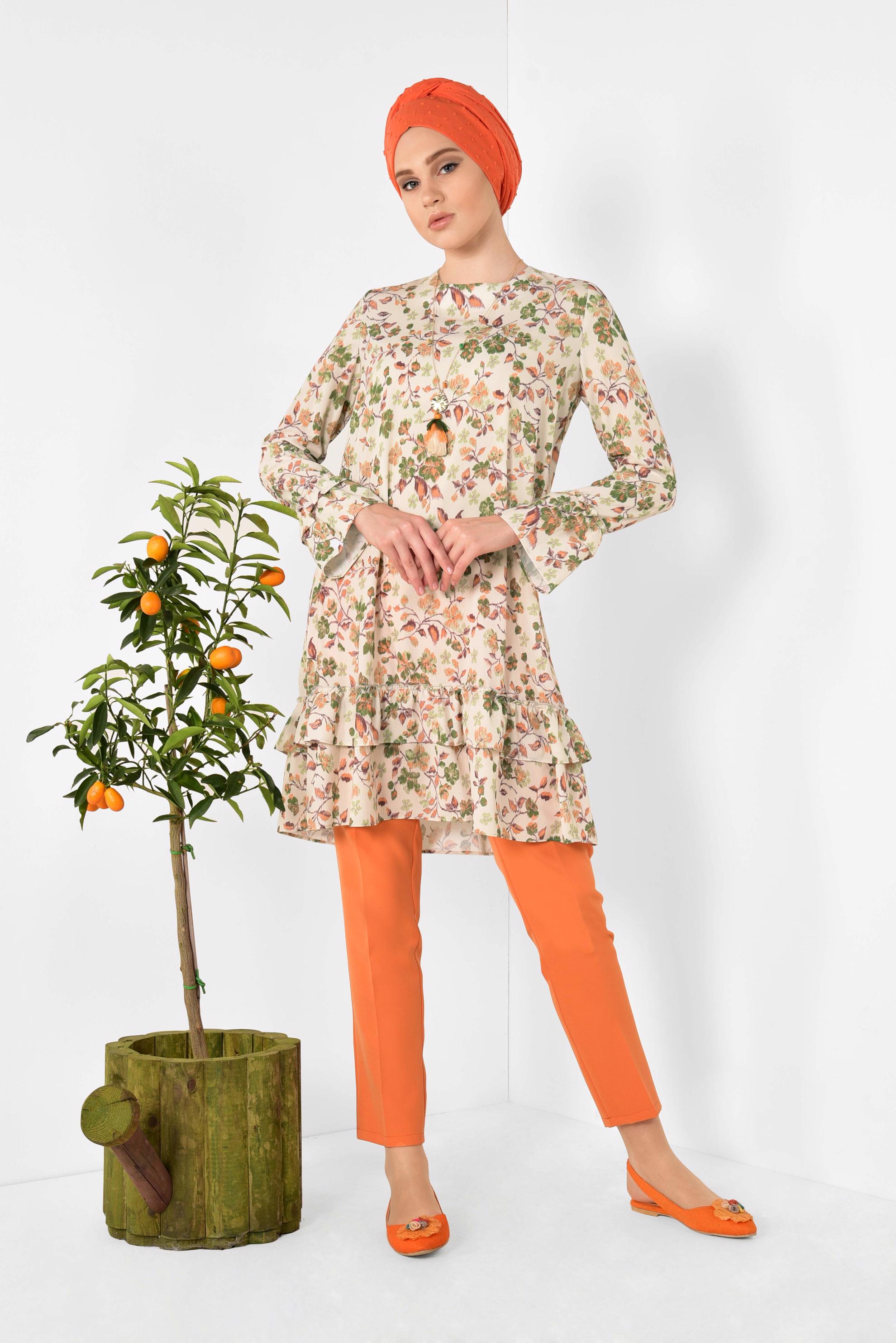 Tesettür giyim BEJ ETEK UCU VE KOLLARI FIRFIRLI TUNİK 4971