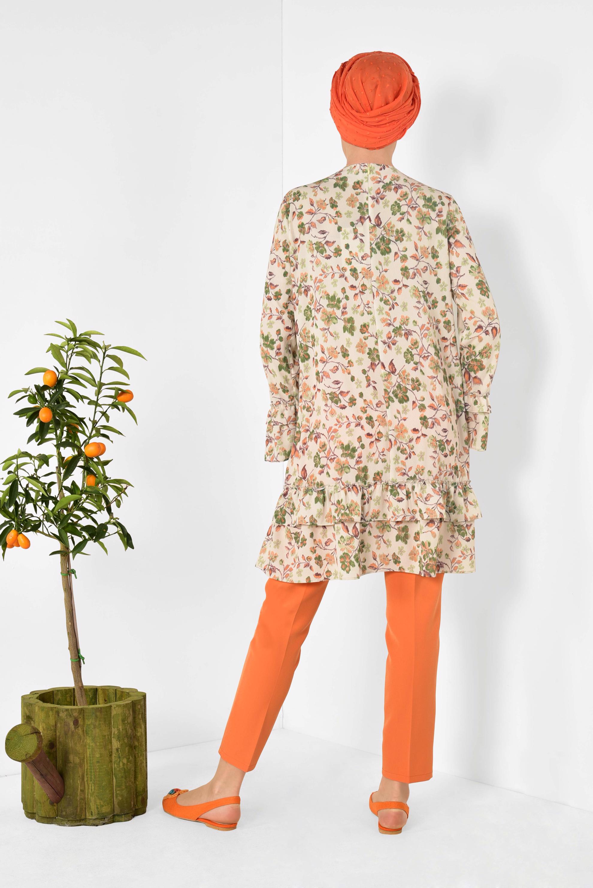 Tesettür giyim BEJ ETEK UCU VE KOLLARI FIRFIRLI TUNİK 4971