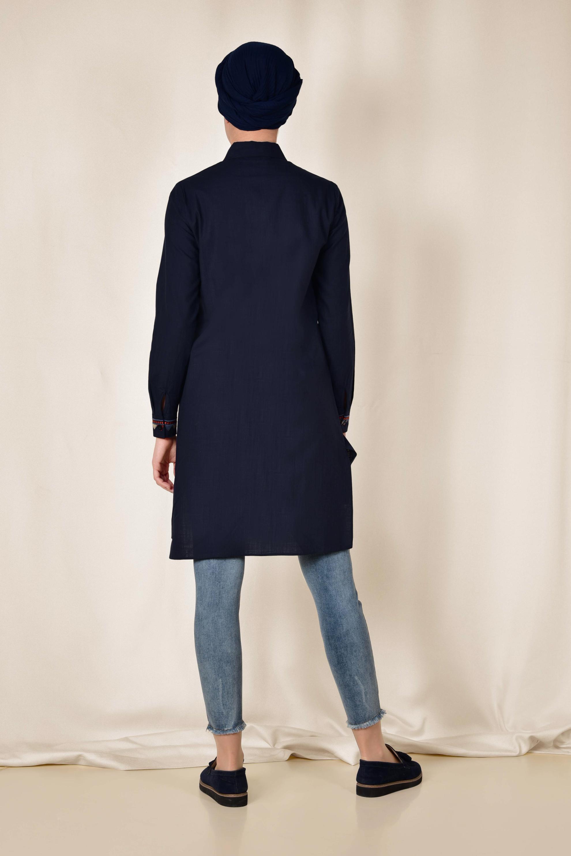 Tesettür giyim LACİVERT NAKIŞ DETAYLI KETEN TUNİK 4975