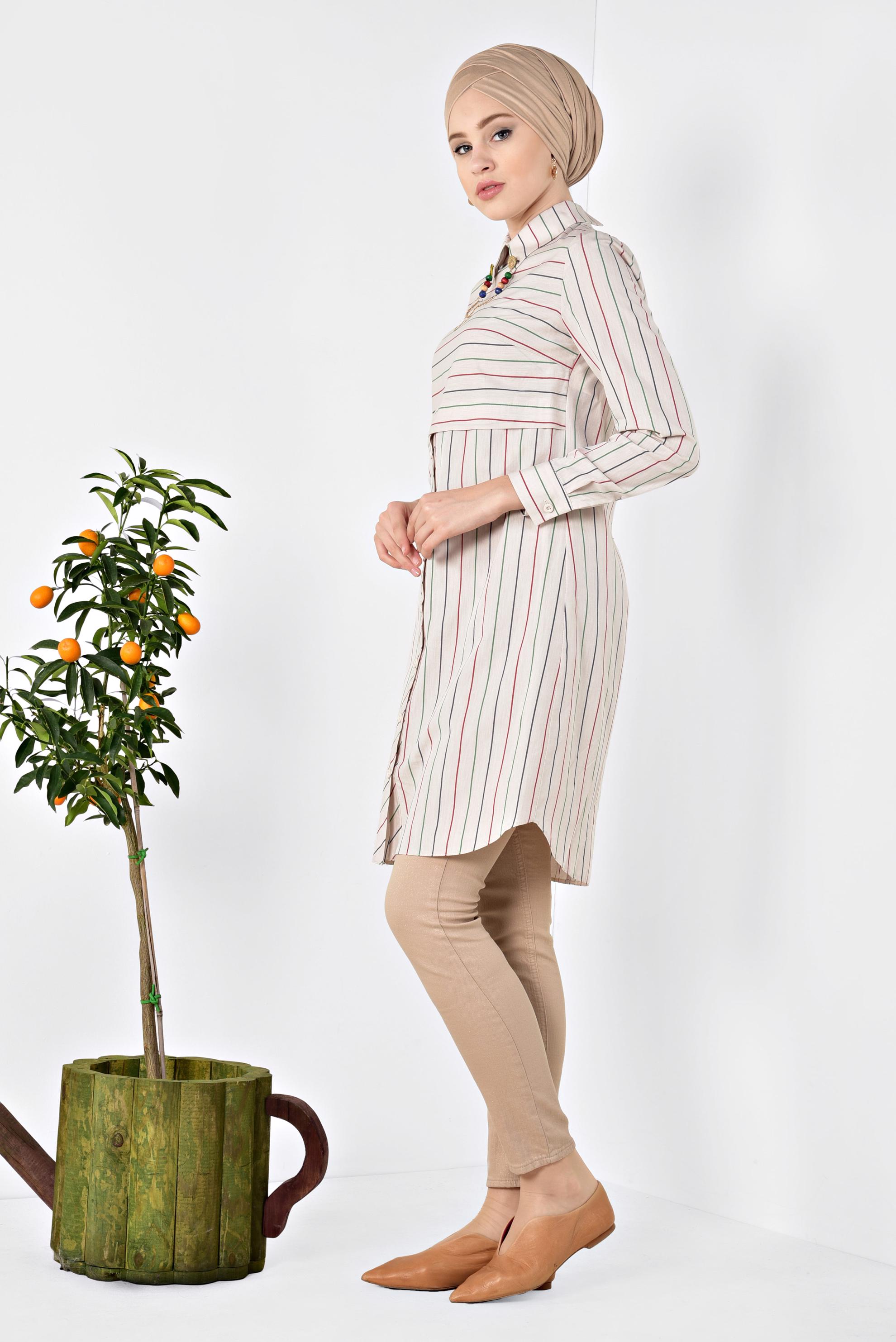 Tesettür giyim BEJ ÇİZGİ DESENLİ DÜĞMELİ TUNİK 4976