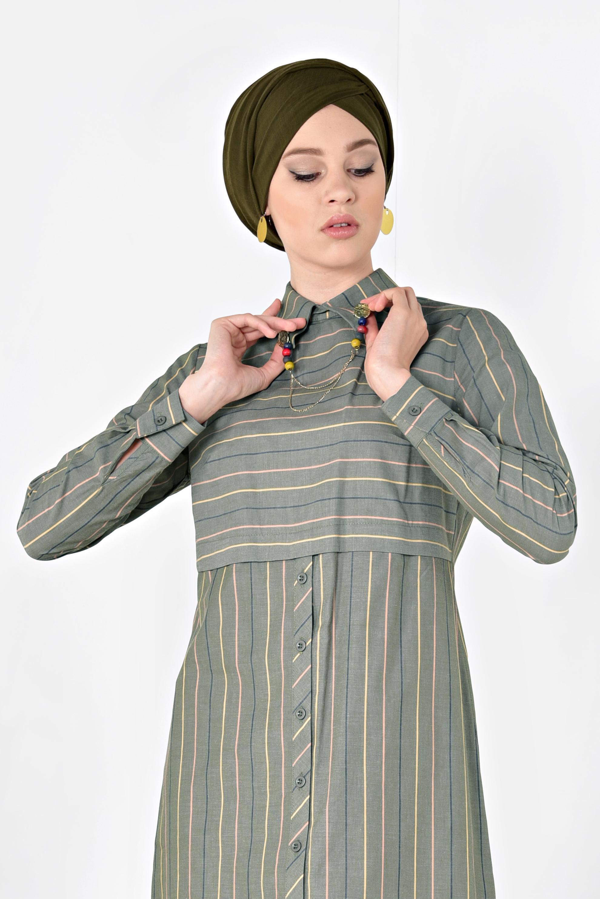 Tesettür giyim HAKİ ÇİZGİ DESENLİ DÜĞMELİ TUNİK 4976