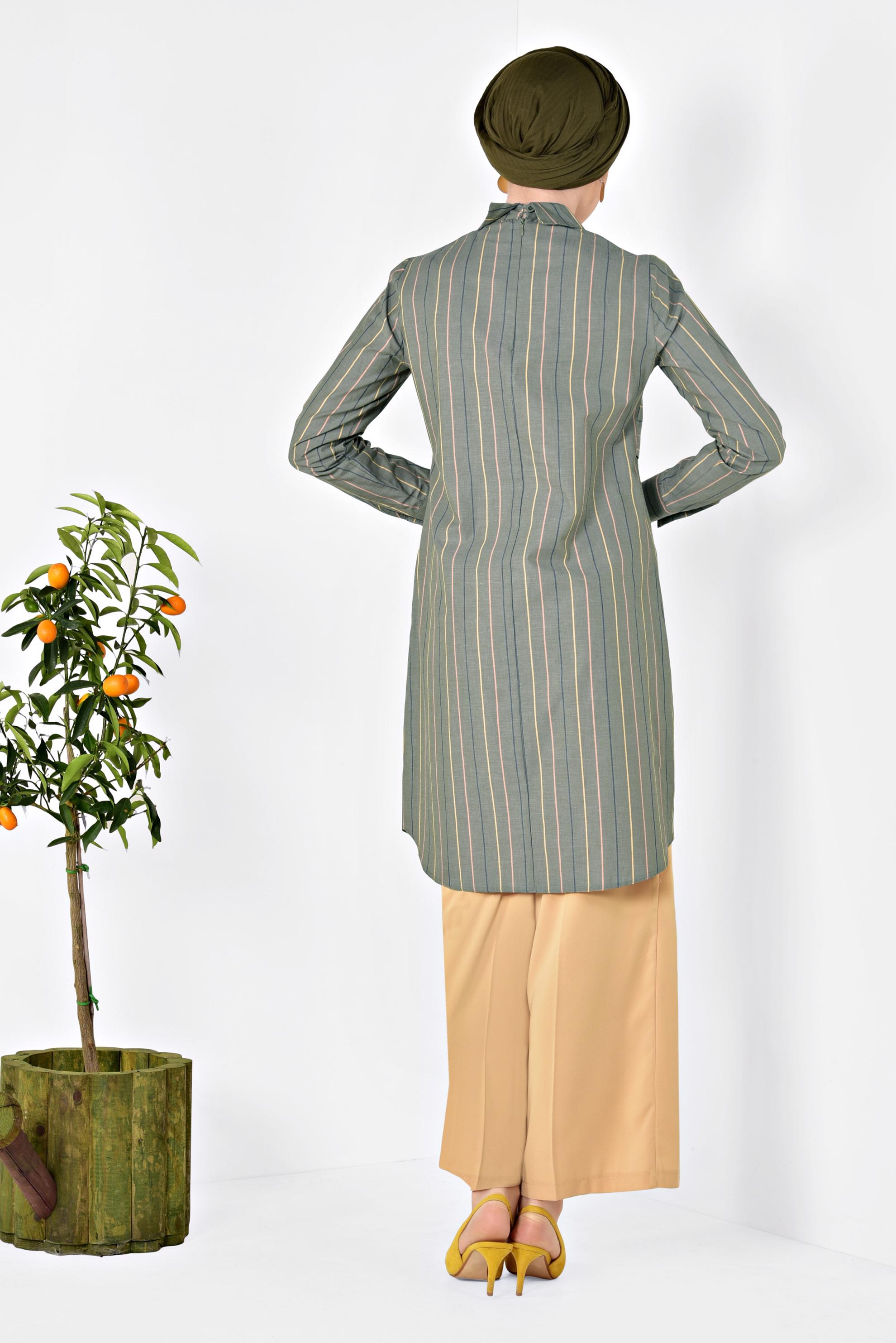 Tesettür giyim HAKİ ÇİZGİ DESENLİ DÜĞMELİ TUNİK 4976