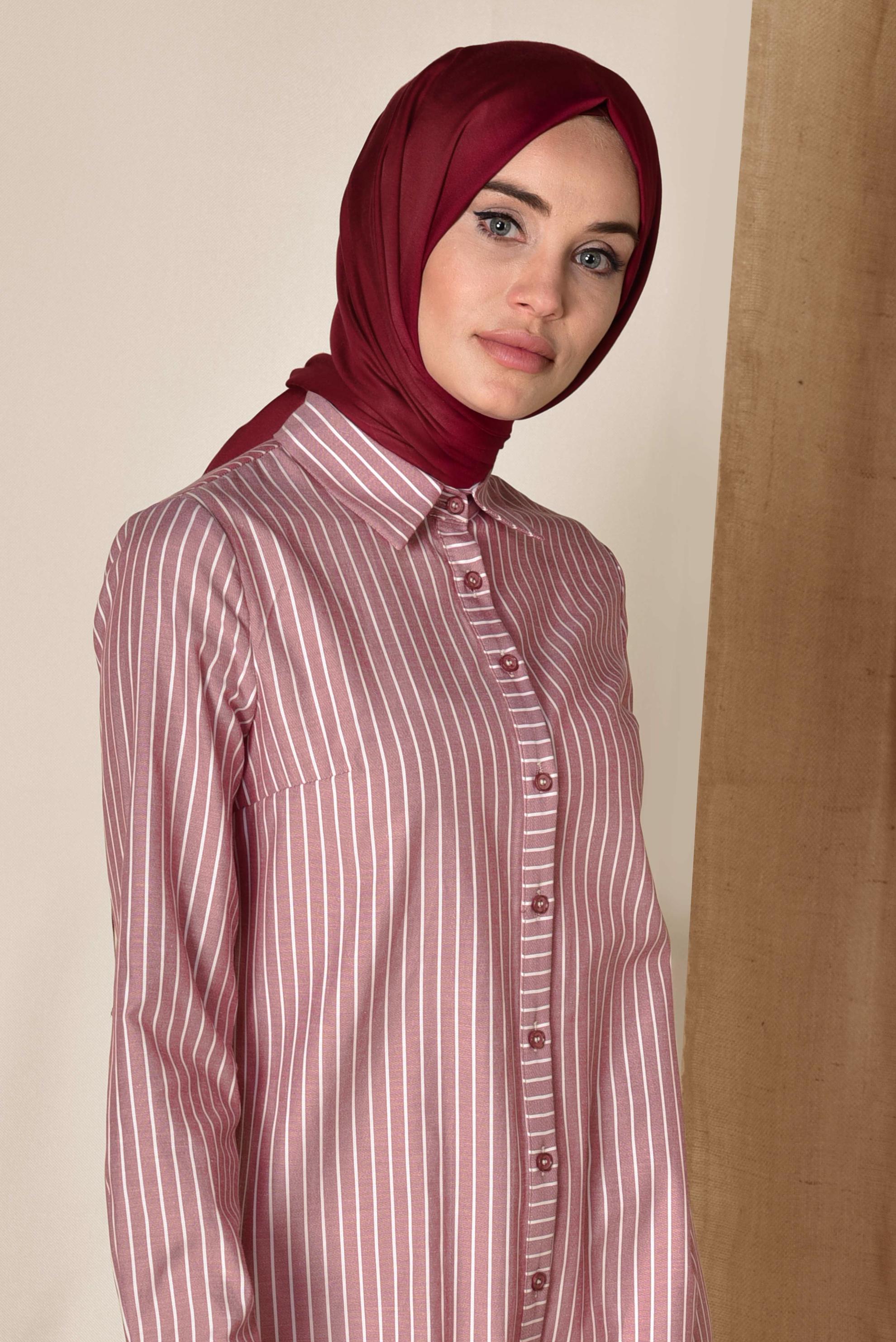 Tesettür giyim KIRMIZI ÇİZGİ DESENLİ DÜĞMELİ TUNİK 4979 