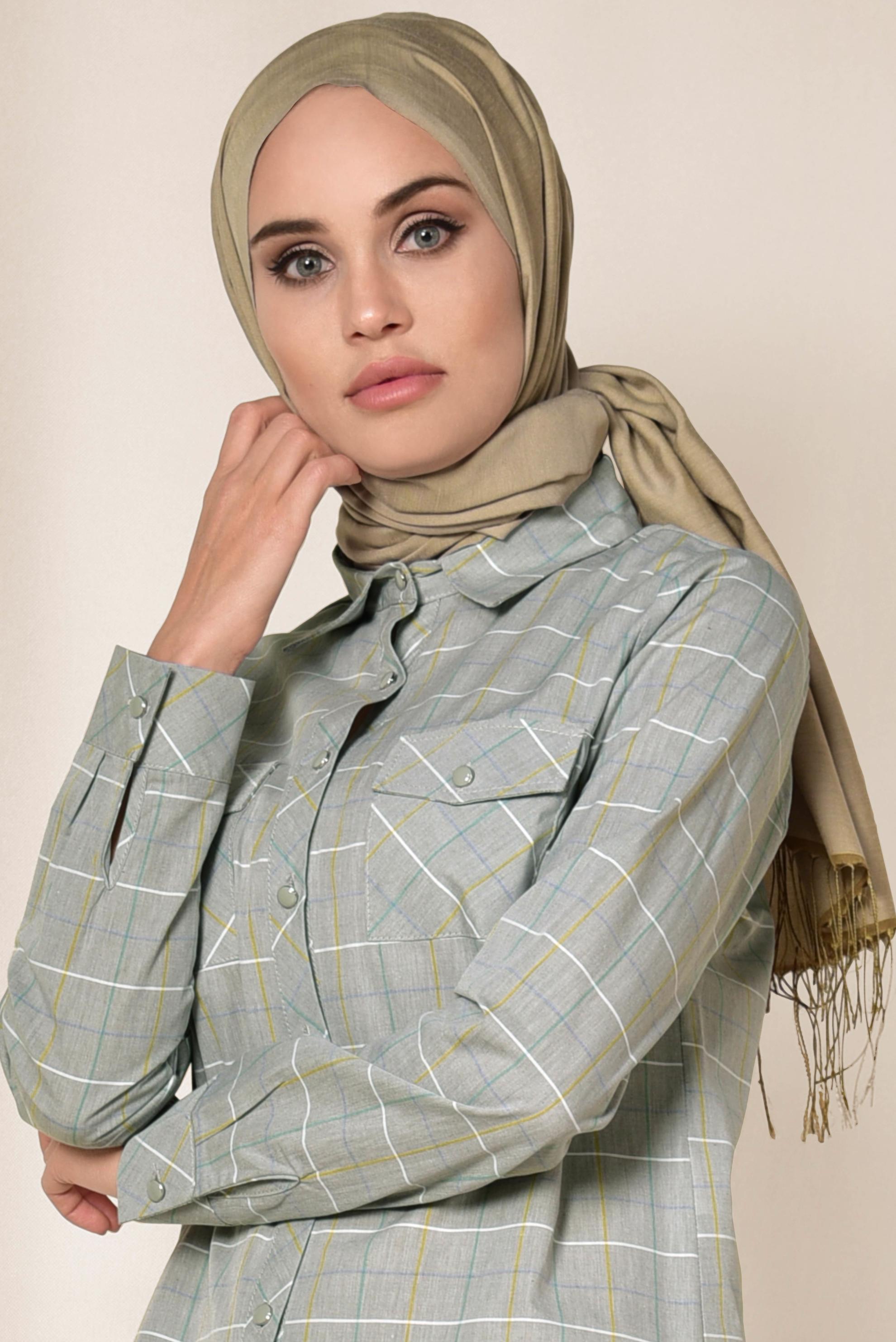 Tesettür giyim HAKİ KARE DESENLİ DÜĞMELİ TUNİK 4980