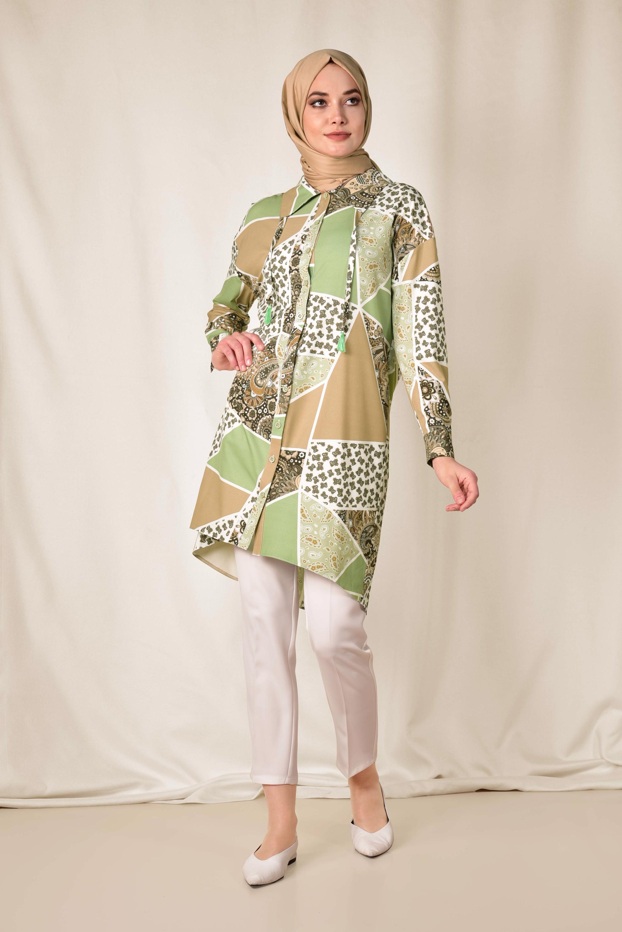 Tesettür giyim YEŞİL RENKLİ DESENLİ ÖNDEN DÜĞMELİ TUNİK 4983