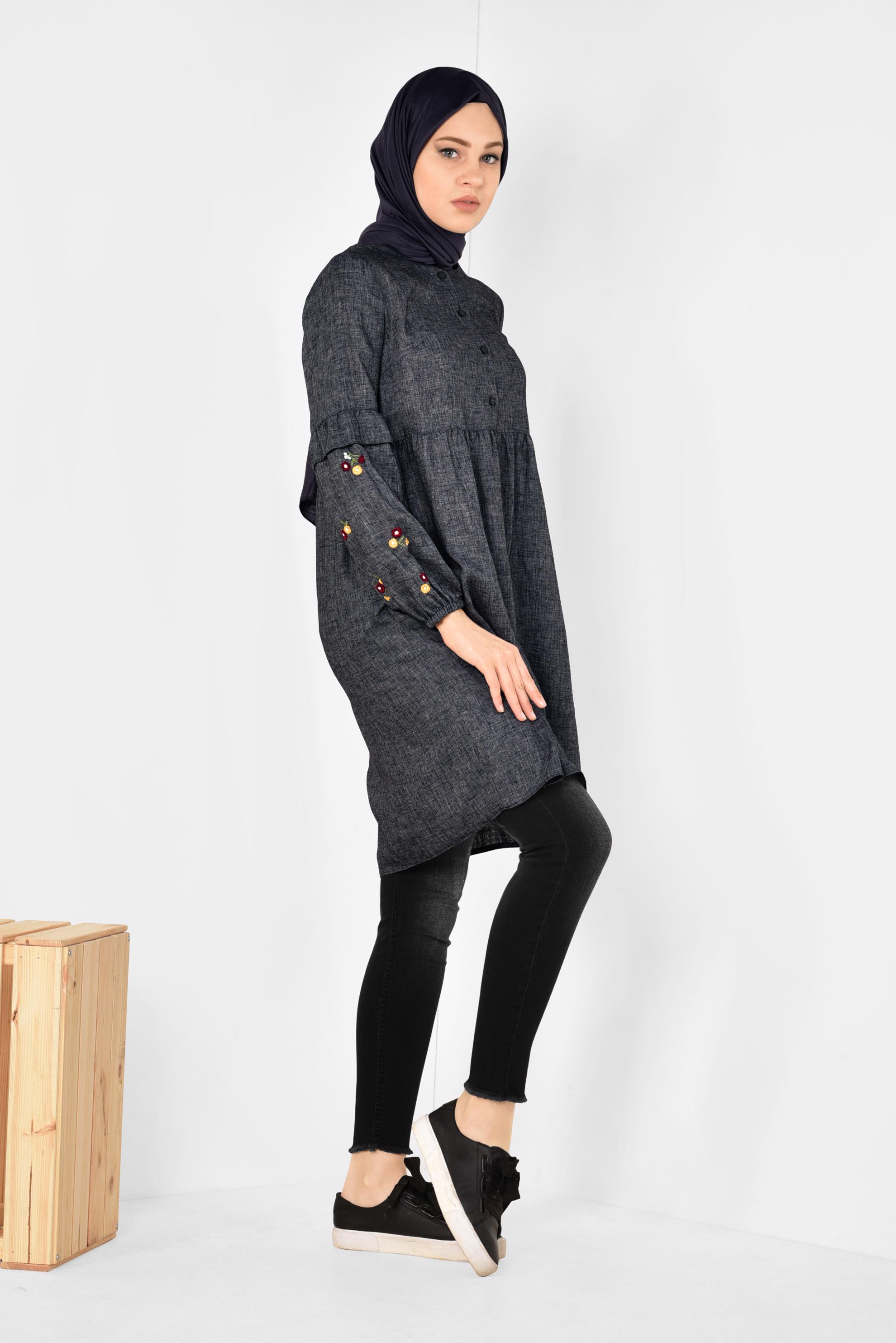 Tesettür giyim GRİ NAKIŞ İŞLEMELİ VOLANLI TUNİK 4986