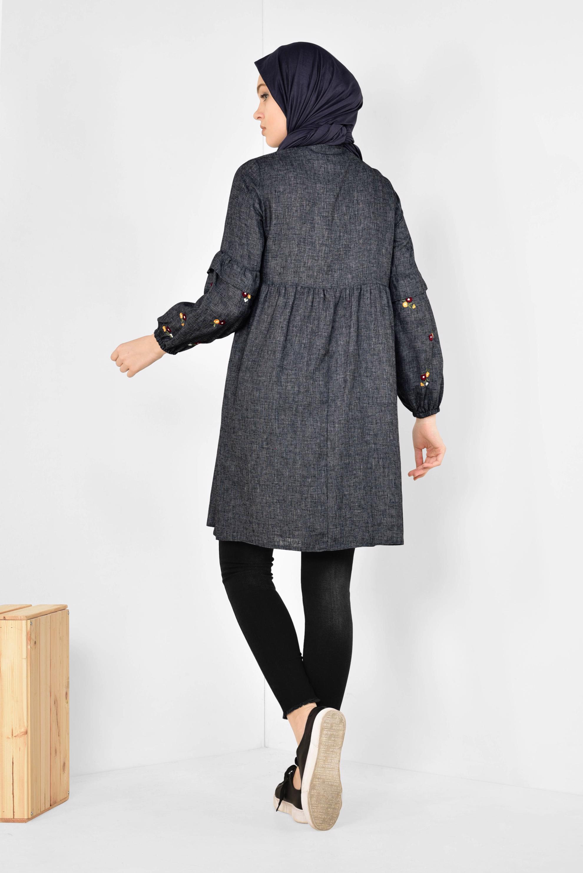 Tesettür giyim GRİ NAKIŞ İŞLEMELİ VOLANLI TUNİK 4986