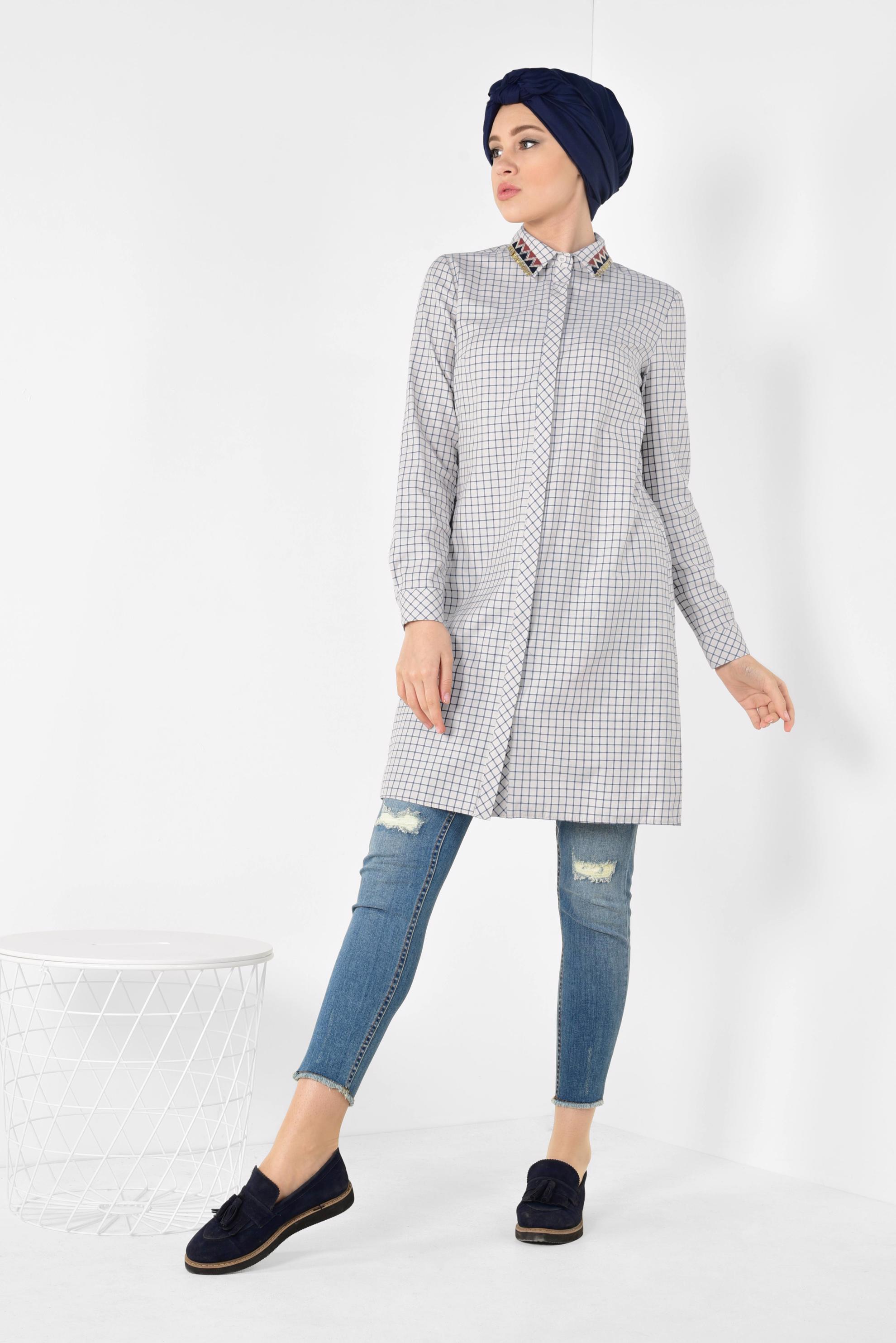 Tesettür giyim BEJ YAKASI NAKIŞLI KARE DESENLİ TUNİK 4988