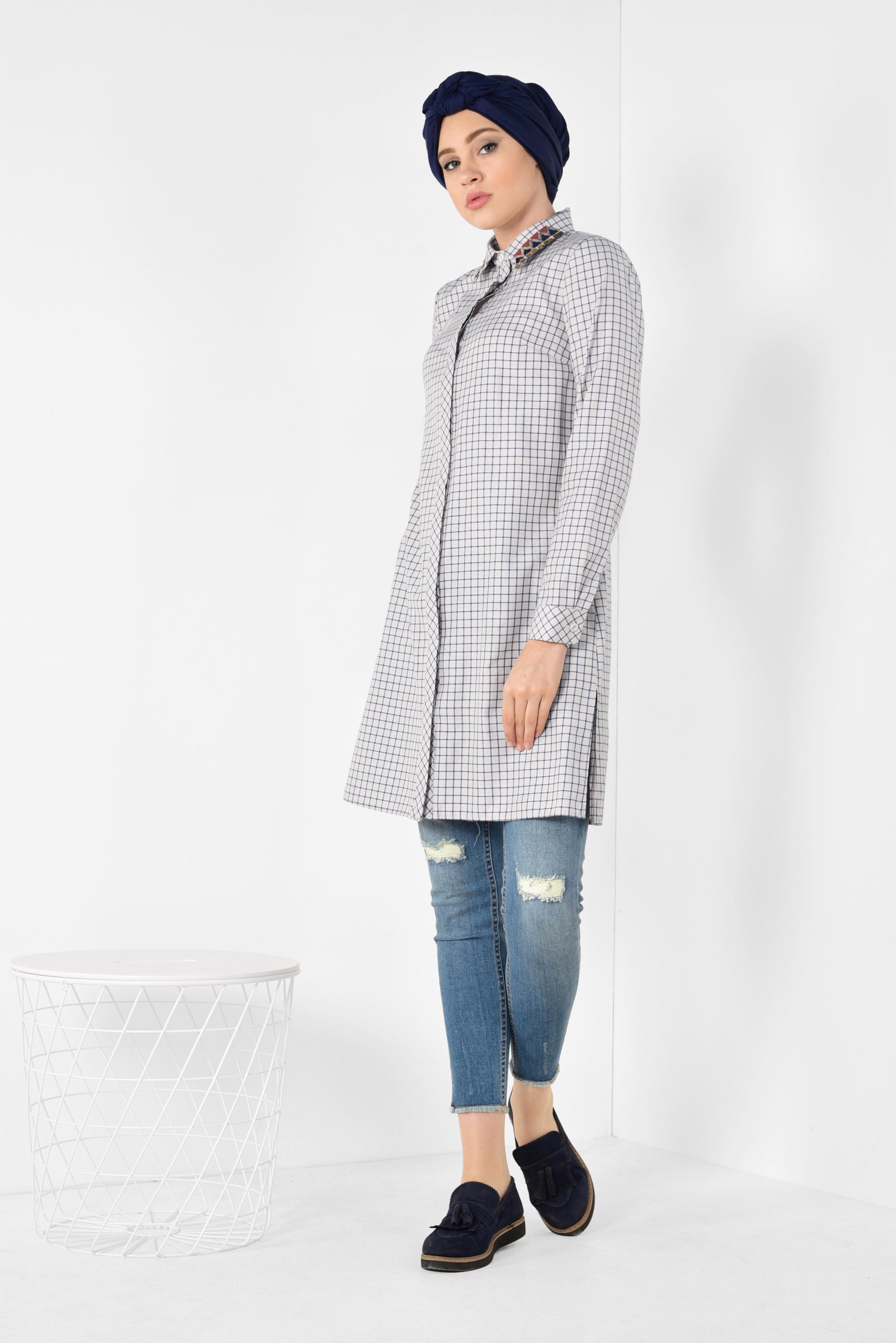 Tesettür giyim BEJ YAKASI NAKIŞLI KARE DESENLİ TUNİK 4988