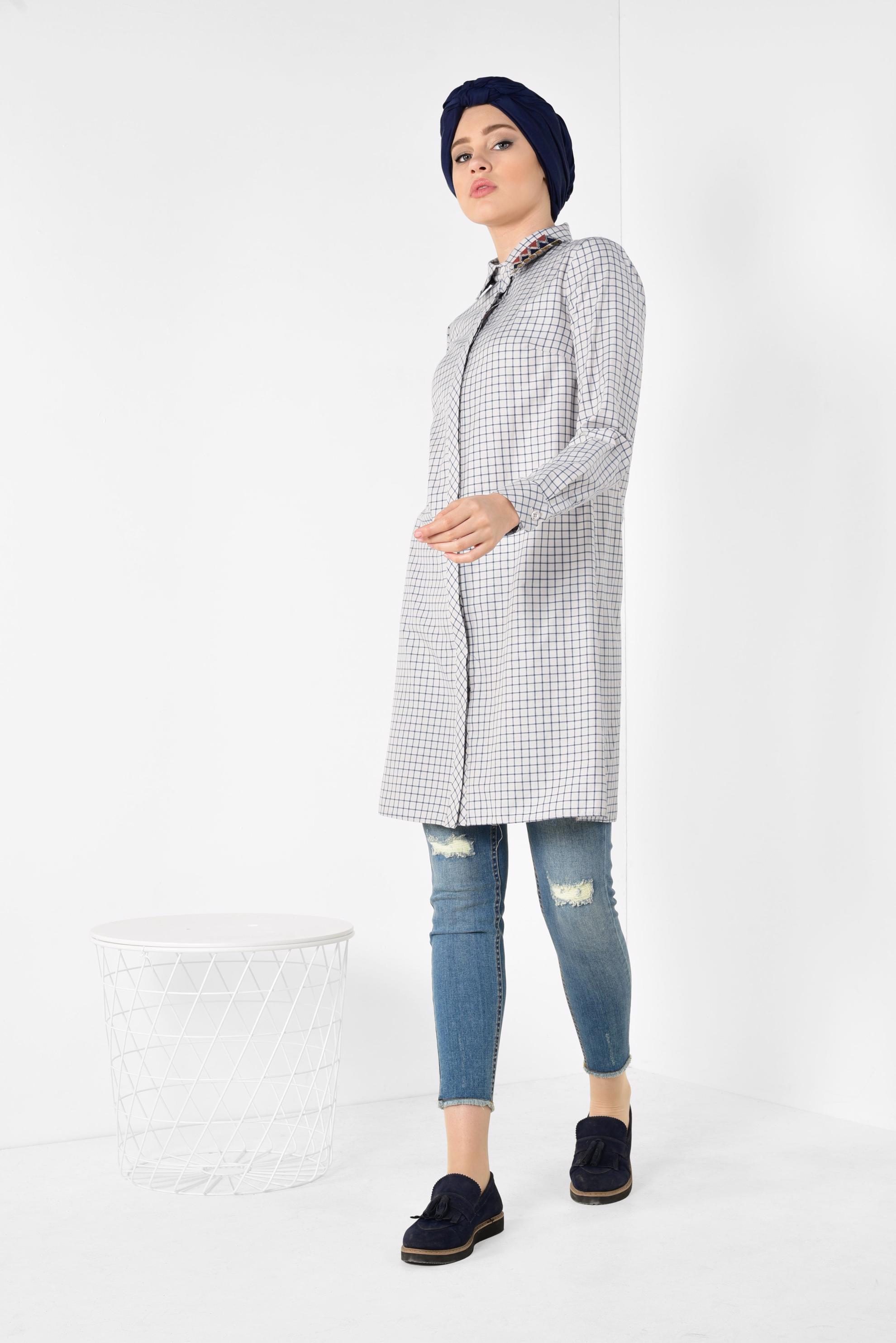 Tesettür giyim BEJ YAKASI NAKIŞLI KARE DESENLİ TUNİK 4988