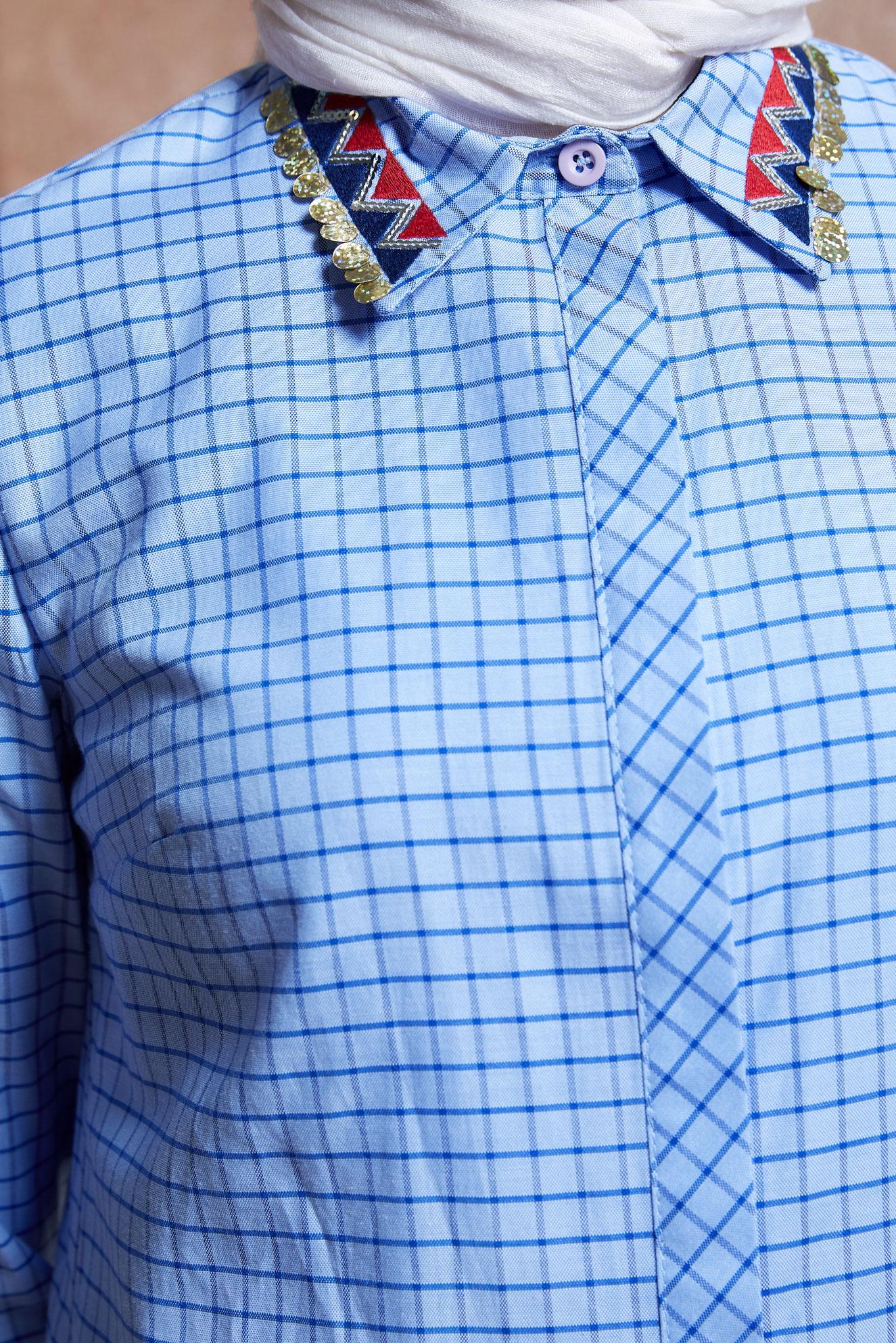 Tesettür giyim MAVİ YAKASI NAKIŞLI KARE DESENLİ TUNİK 4988