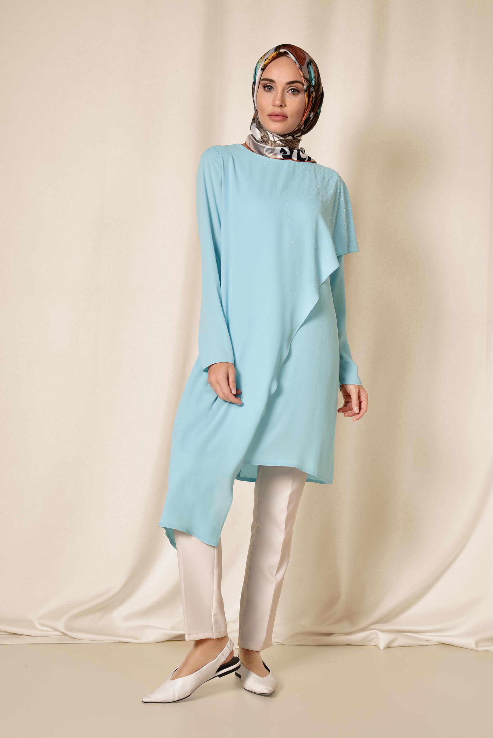 Tesettür giyim MAVİ TAŞ DETAYLI VOLANLI ASİMETRİK TUNİK 4990