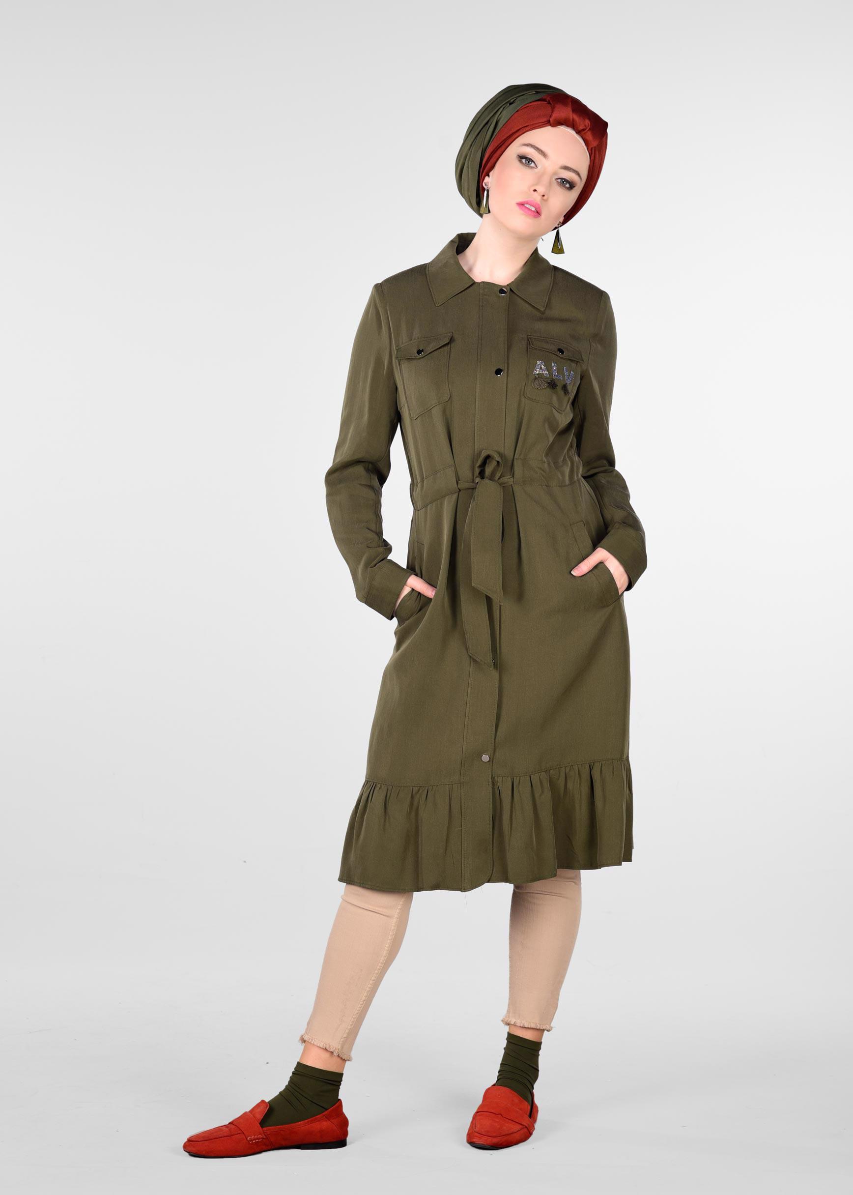 Tesettür giyim HAKİ ETEK UCU VOLANLI BELİ BÜZGÜLÜ TRENÇKOT 1201