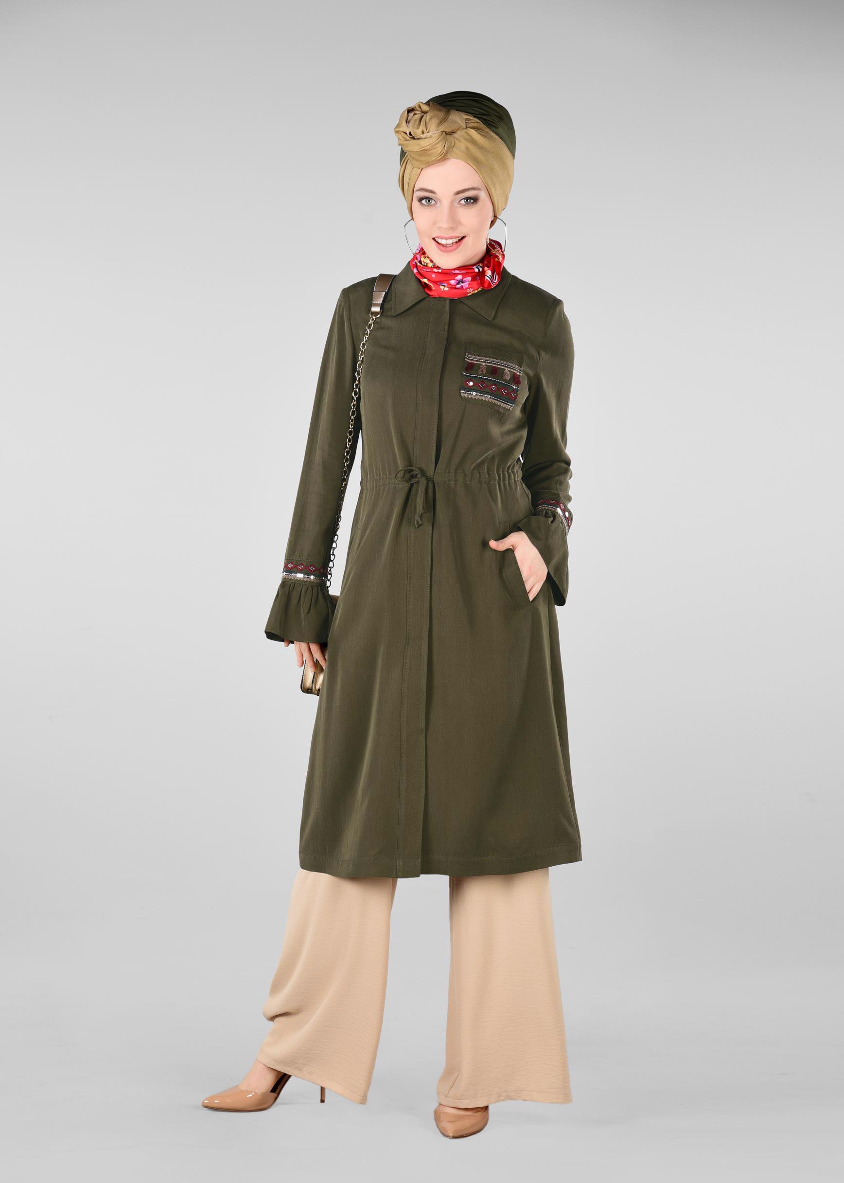 Tesettür giyim HAKİ İŞLEMELİ BELİ BÜZGÜLÜ TRENÇKOT 1202