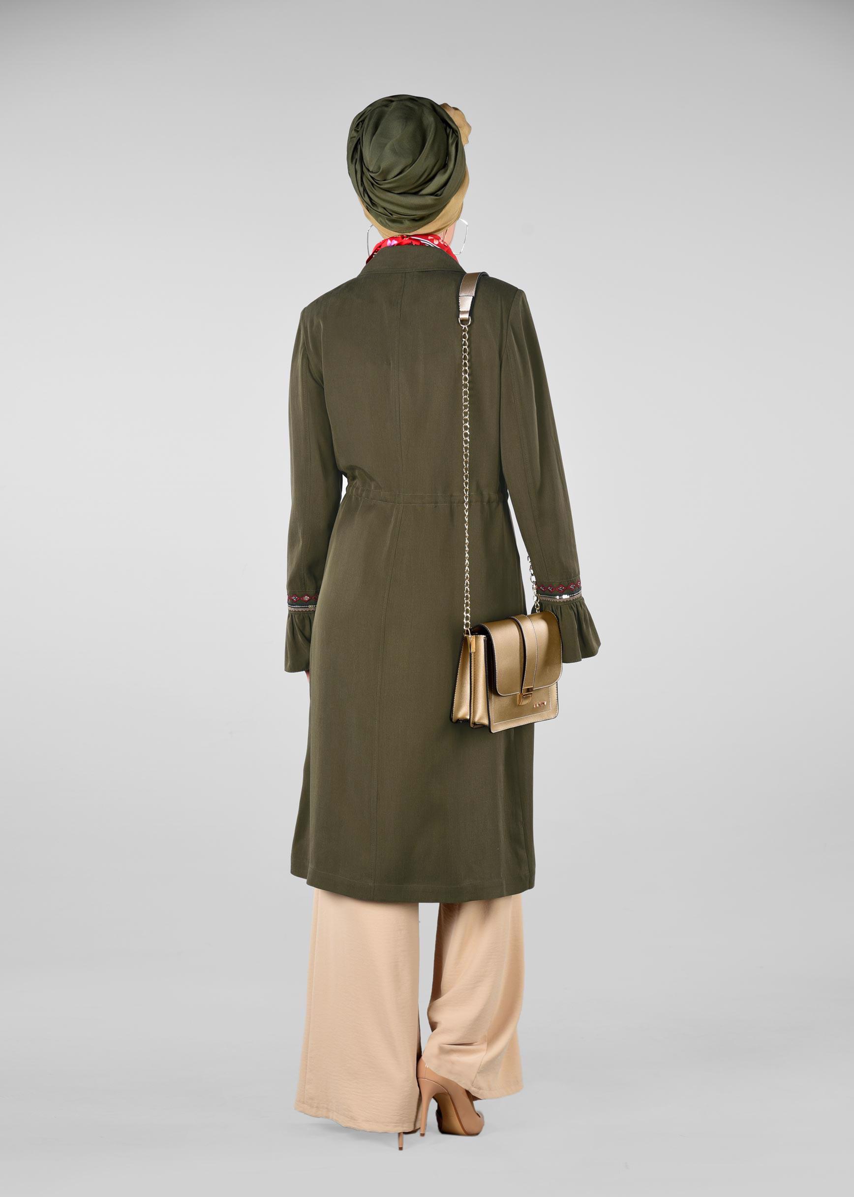 Tesettür giyim HAKİ İŞLEMELİ BELİ BÜZGÜLÜ TRENÇKOT 1202