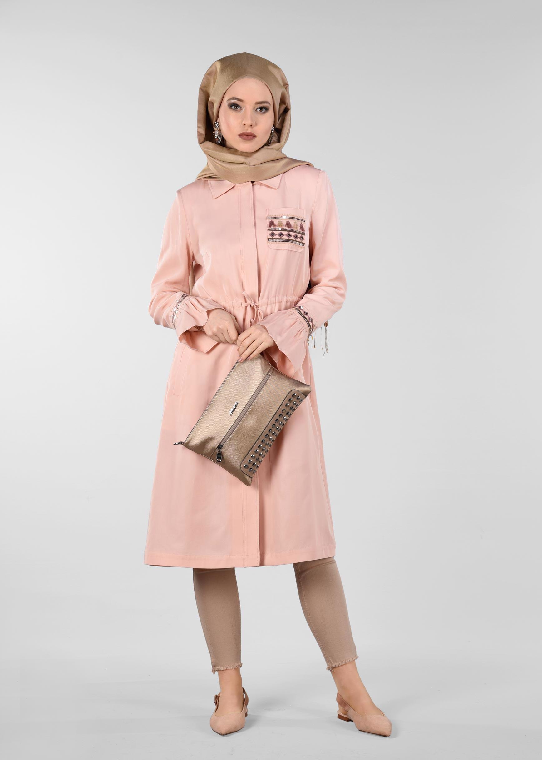 Tesettür giyim PUDRA İŞLEMELİ BELİ BÜZGÜLÜ TRENÇKOT 1202