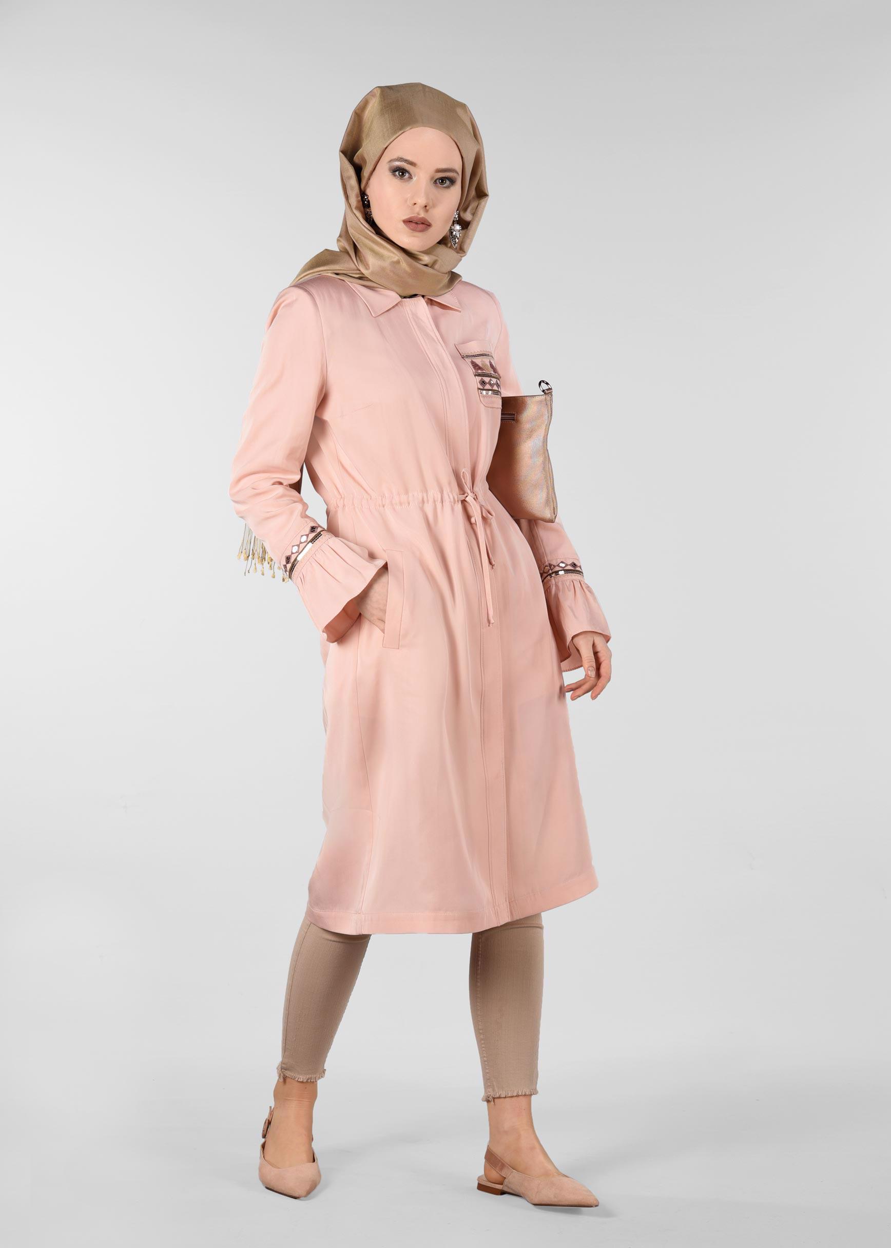 Tesettür giyim PUDRA İŞLEMELİ BELİ BÜZGÜLÜ TRENÇKOT 1202