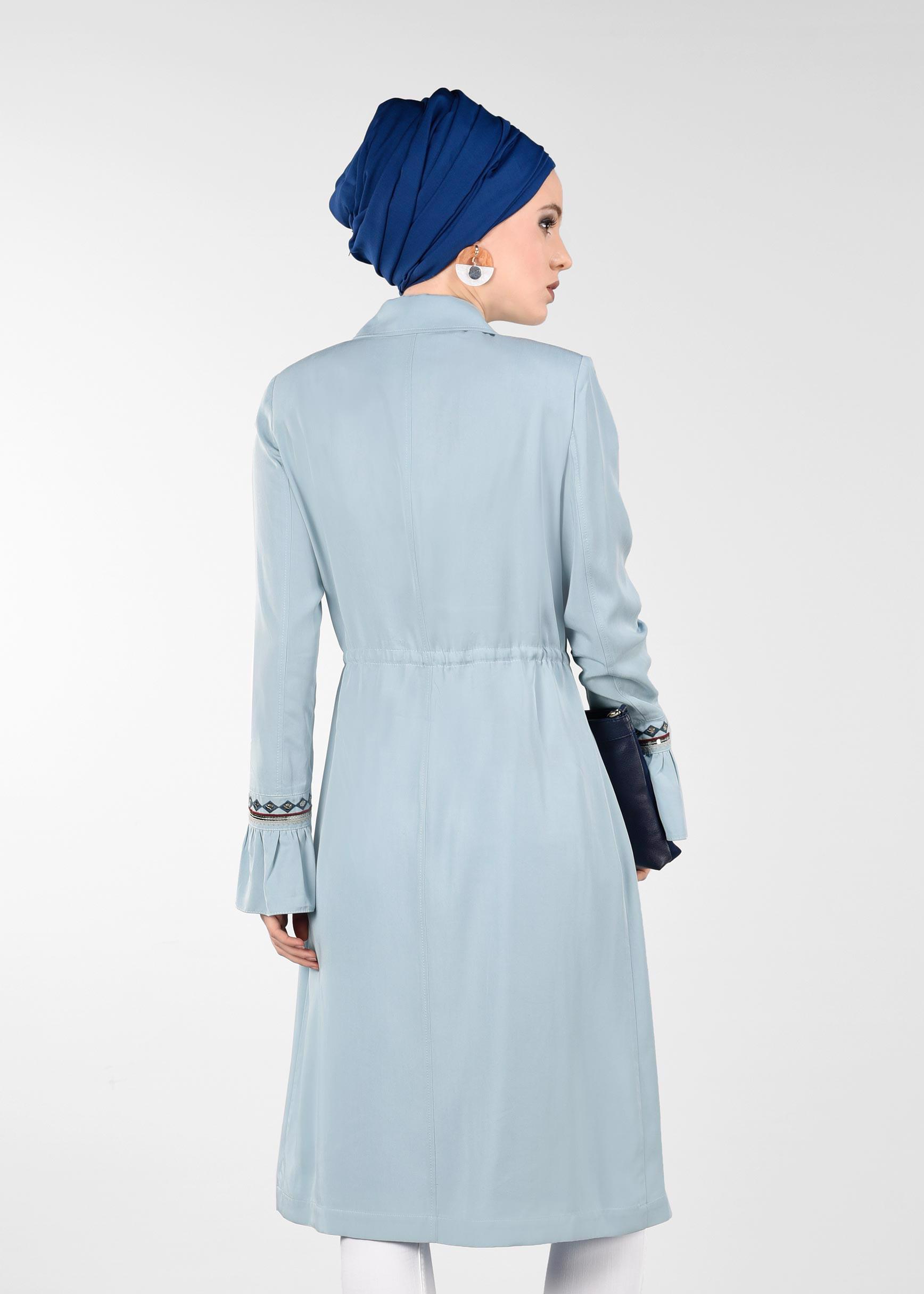 Tesettür giyim MAVİ İŞLEMELİ BELİ BÜZGÜLÜ TRENÇKOT 1202