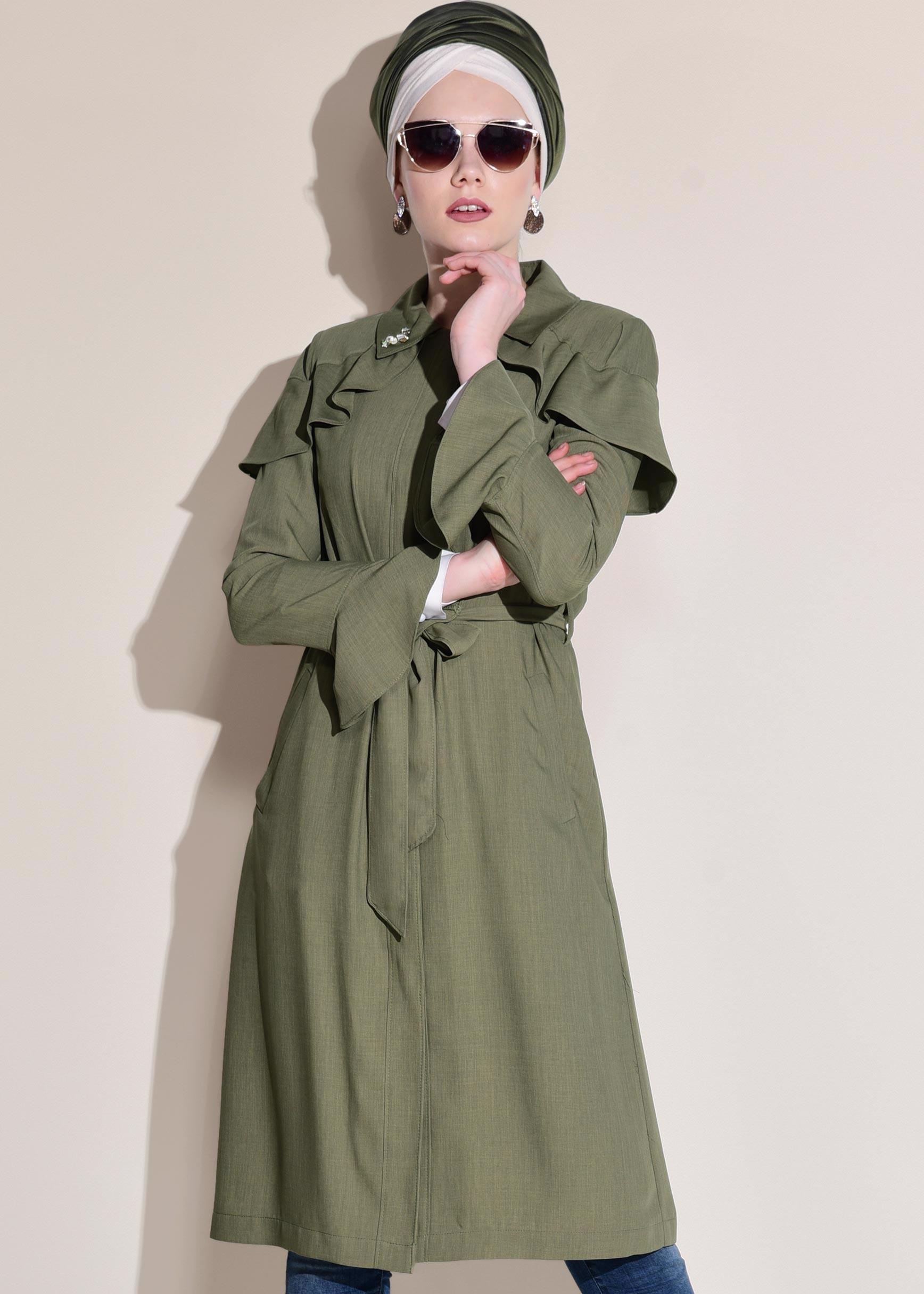 Tesettür giyim HAKİ OMUZLARI VOLANLI GİZLİ DÜĞMELİ TRENÇKOT 1205