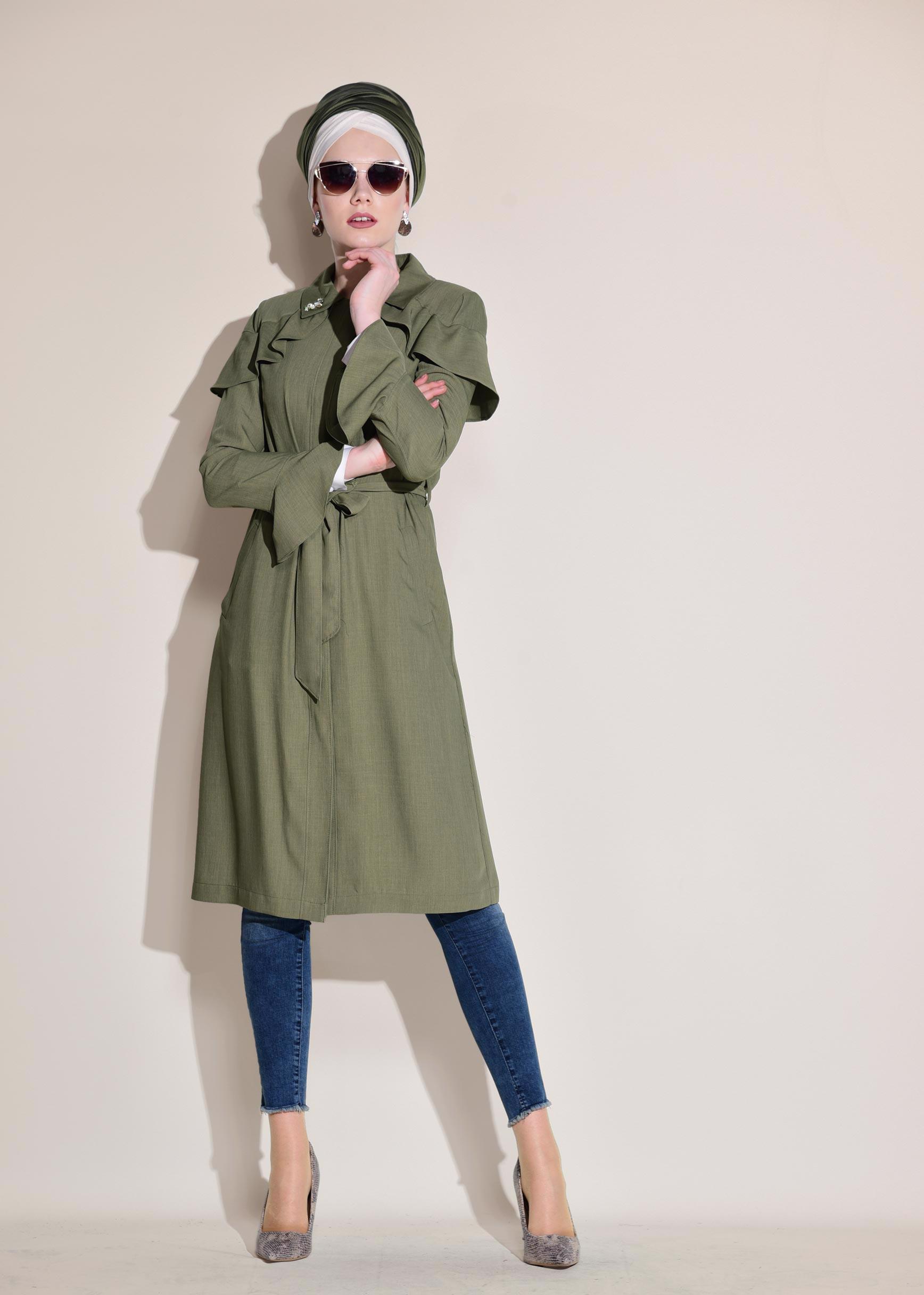 Tesettür giyim HAKİ OMUZLARI VOLANLI GİZLİ DÜĞMELİ TRENÇKOT 1205